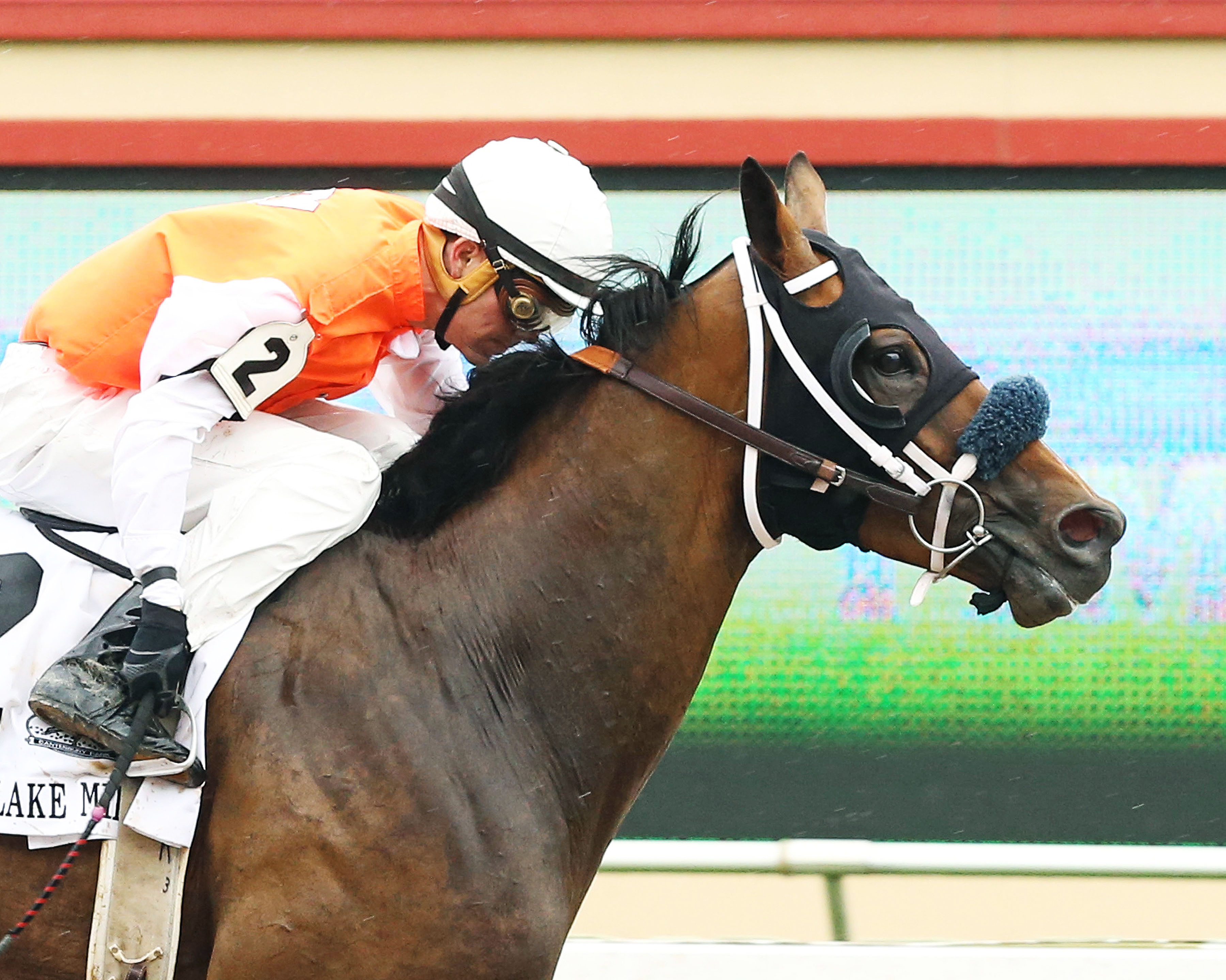 AZ Ridge wins the Mystic Lake Mile Stakes