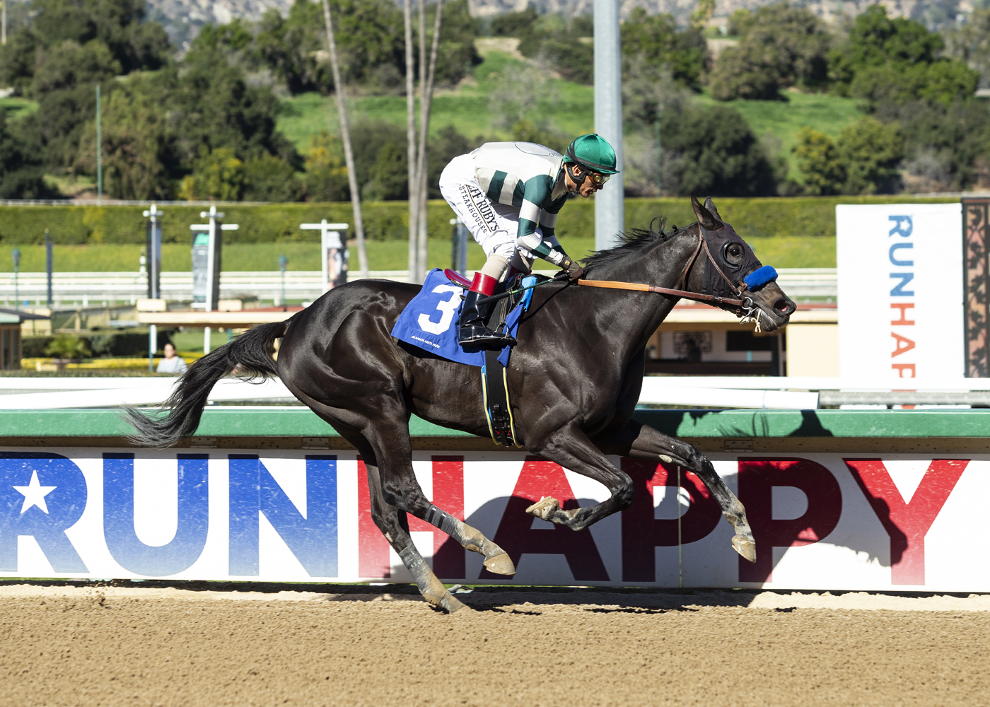 Adare Manor galopando a sus rivales en Las Virgenes Stakes G3