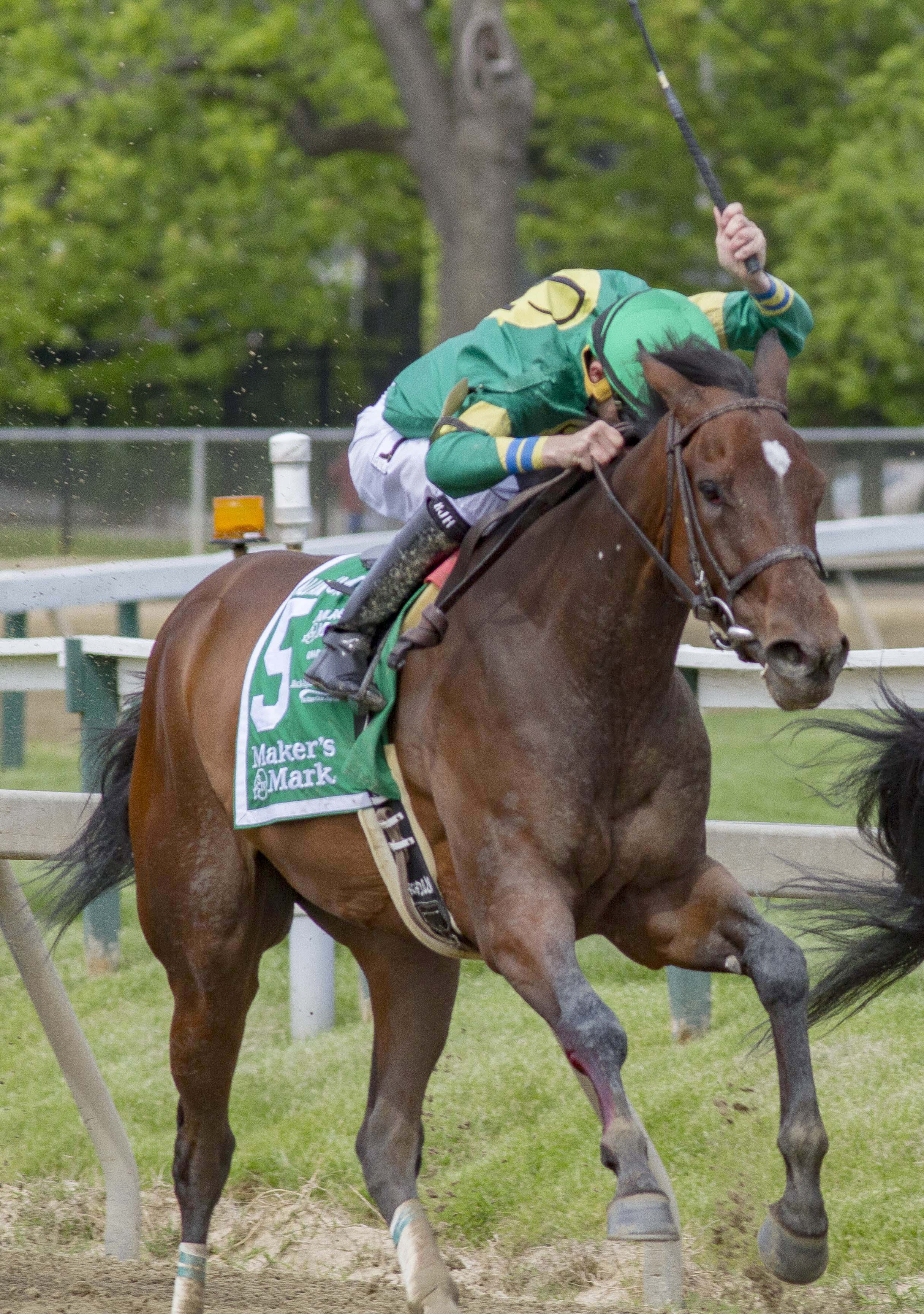 Ahh Chocolate wins the duPont Distaff
