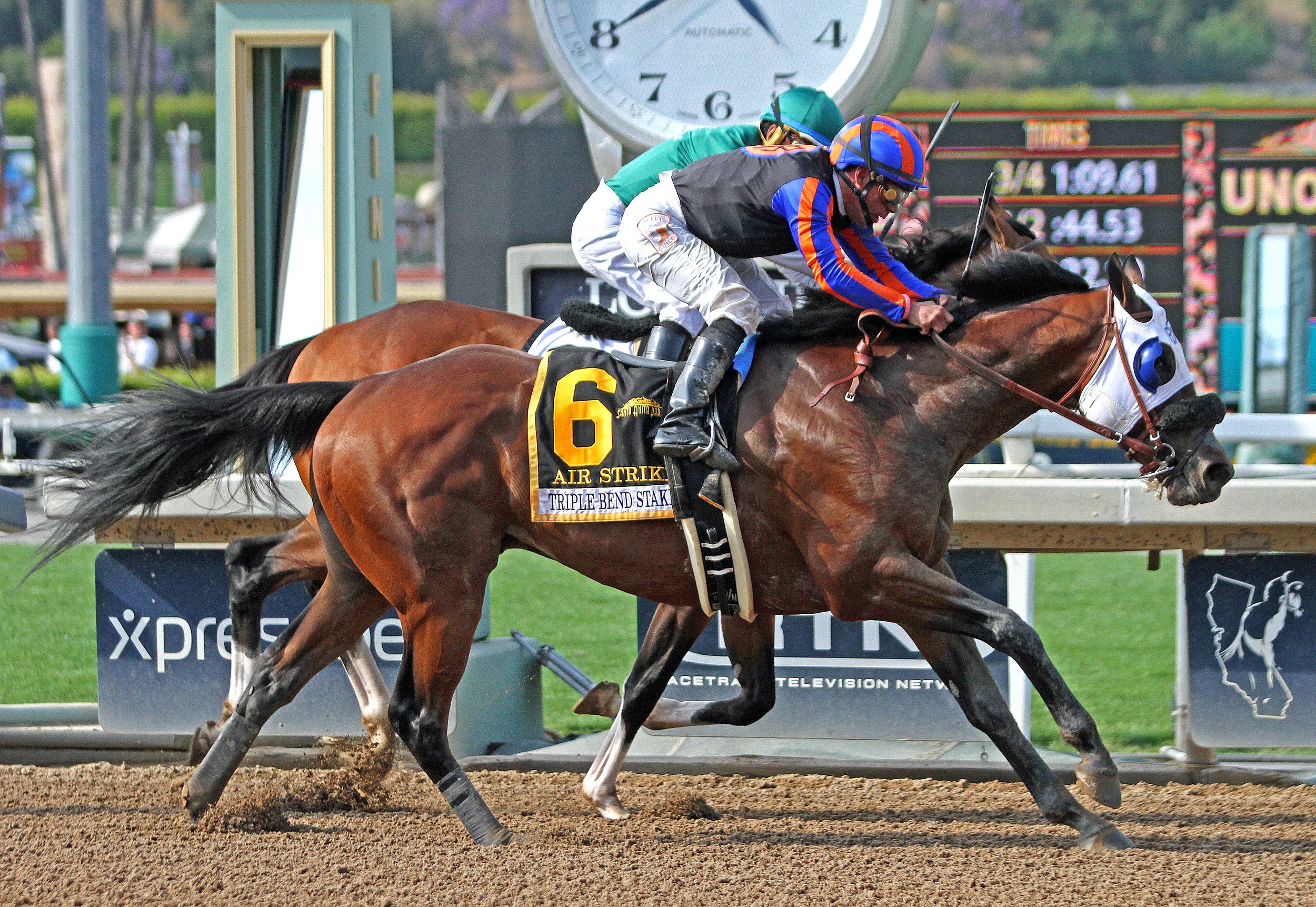 Air Strike wins the 2019 Triple Bend
