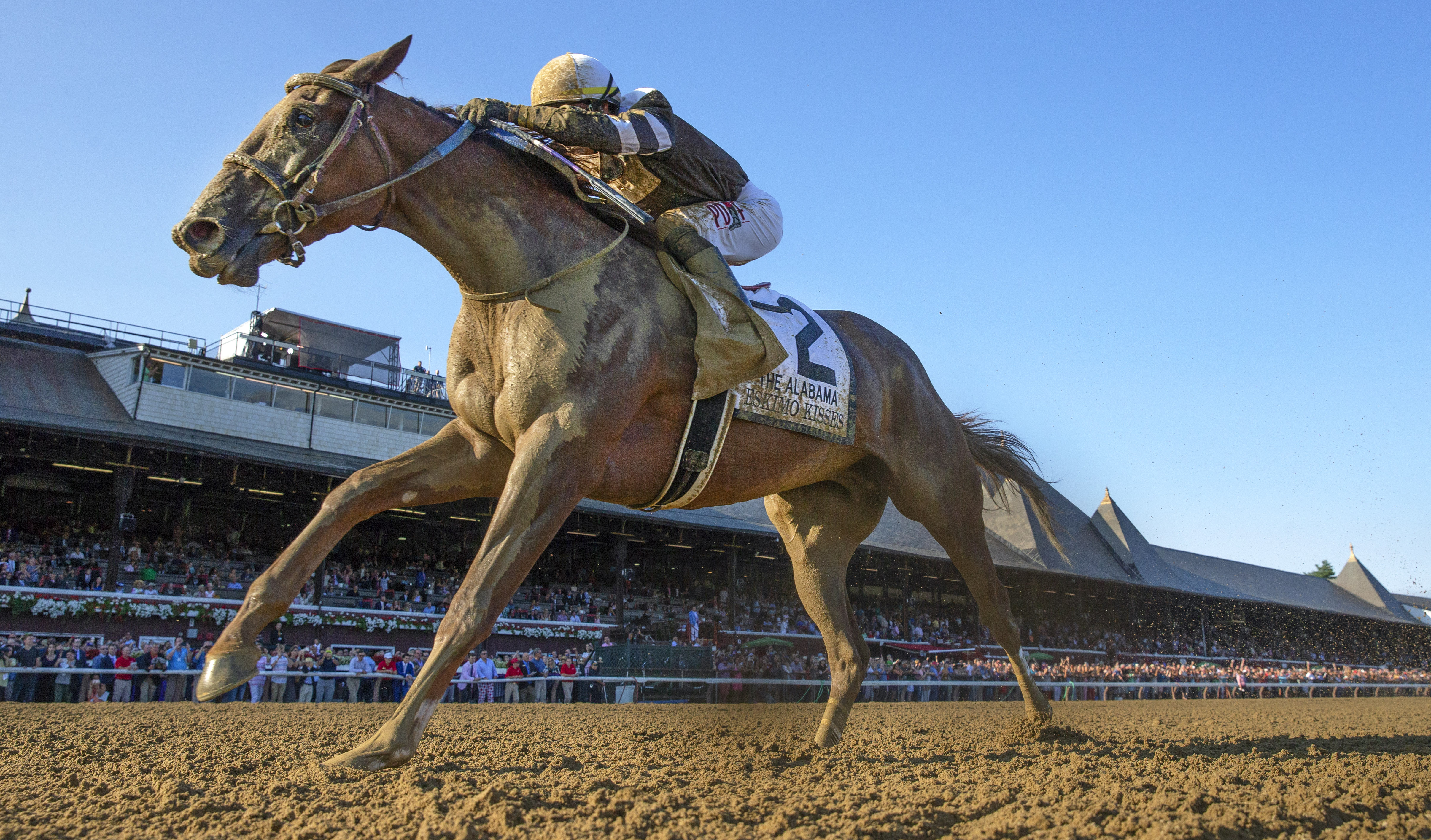 Eskimo Kisses wins the 2018 Alabama Stakes