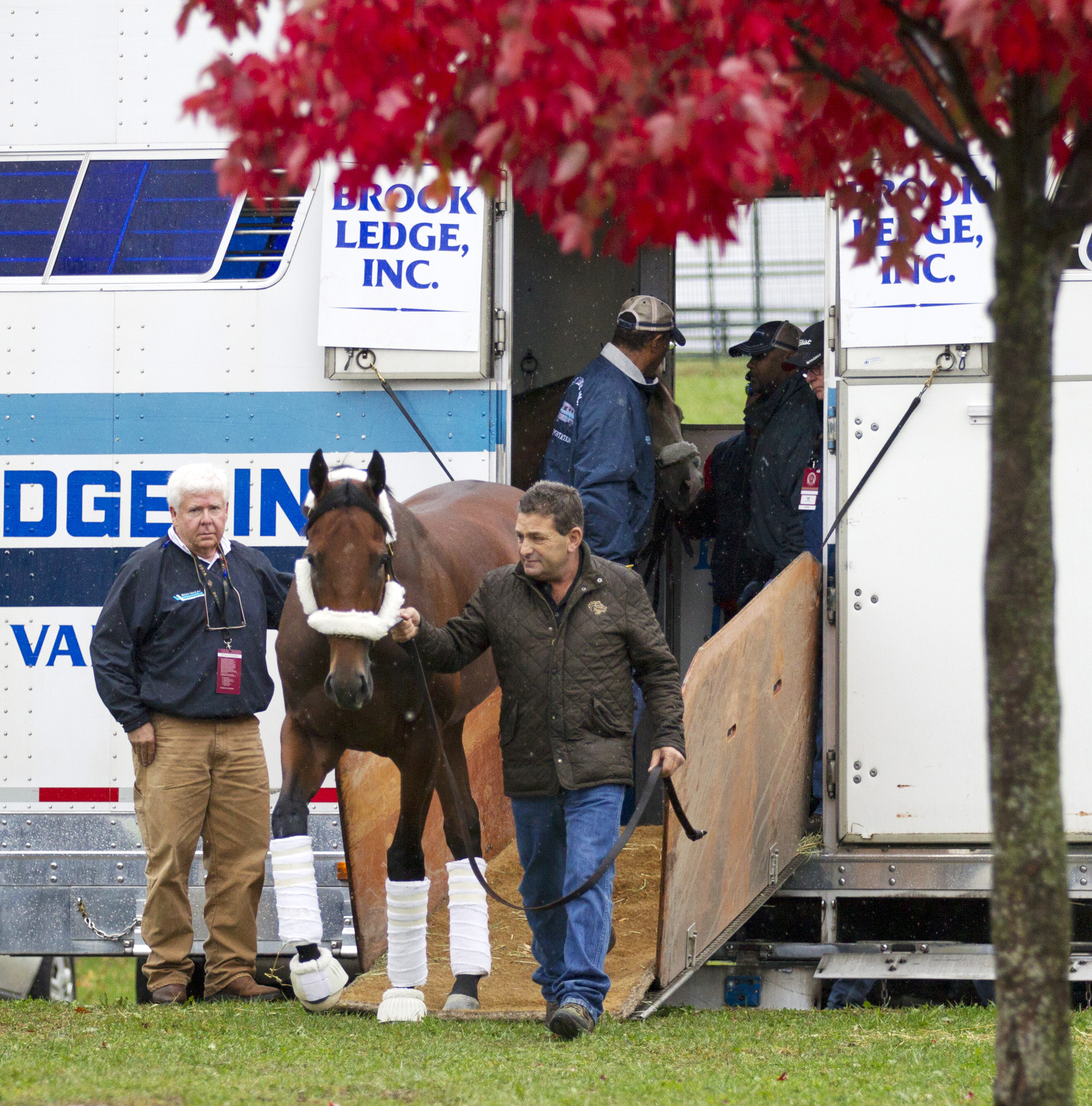 American Pharoah arrives at Keeneland with Jimmy Barnes