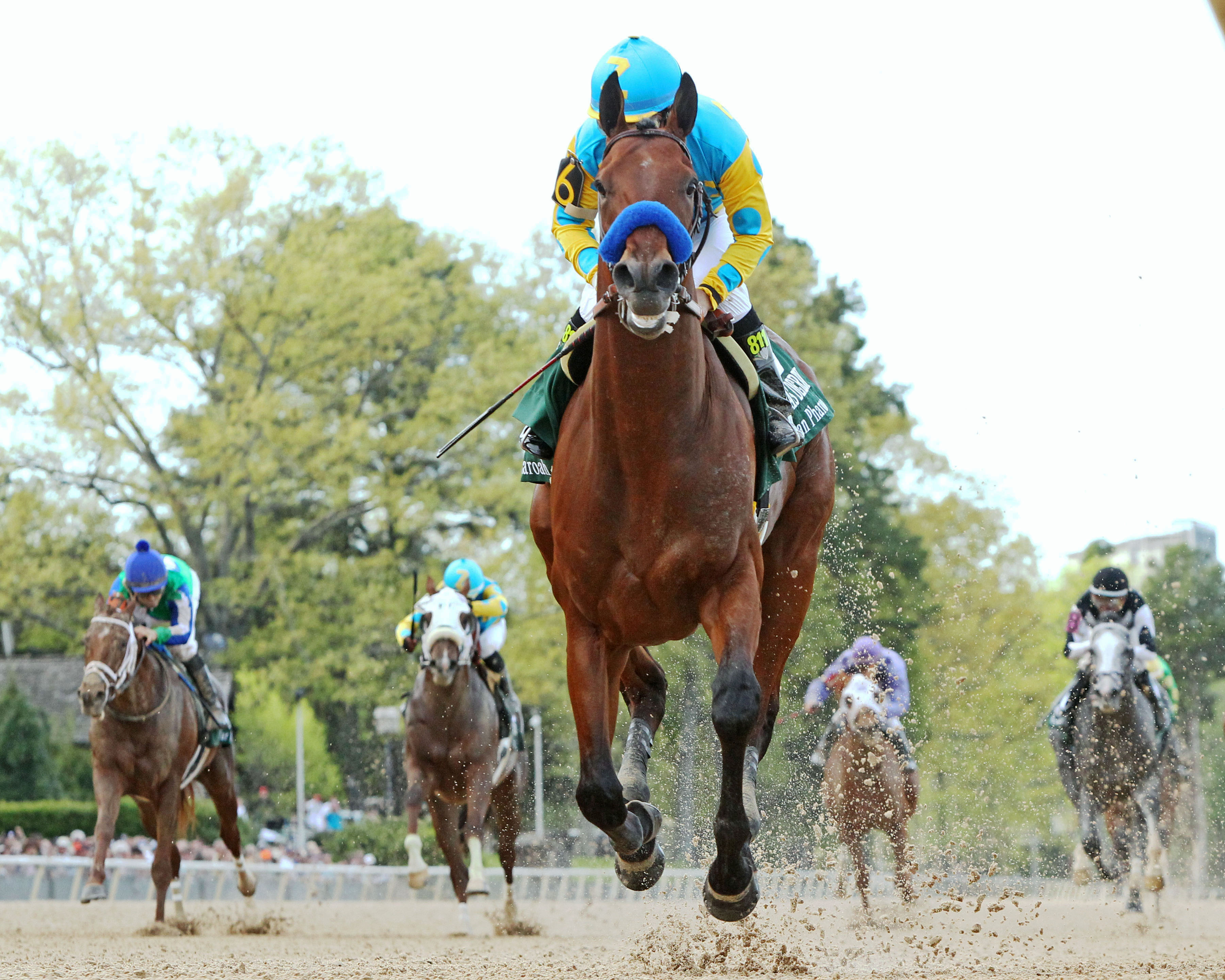 American Pharoah wins the Arkansas Derby
