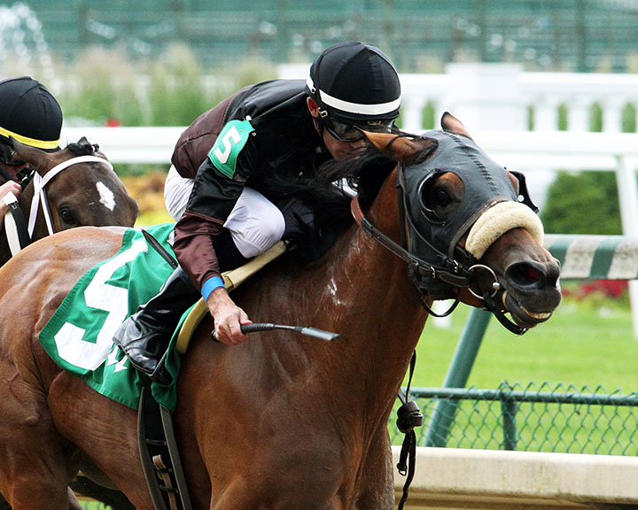 Annathela wins a May 26, 2018 allowance at Churchill Downs