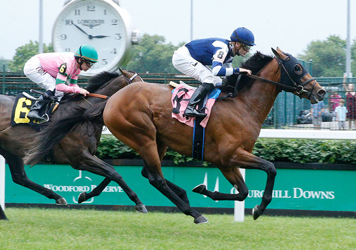 Award Winner wins a May 19 maiden race at Churchill Downs