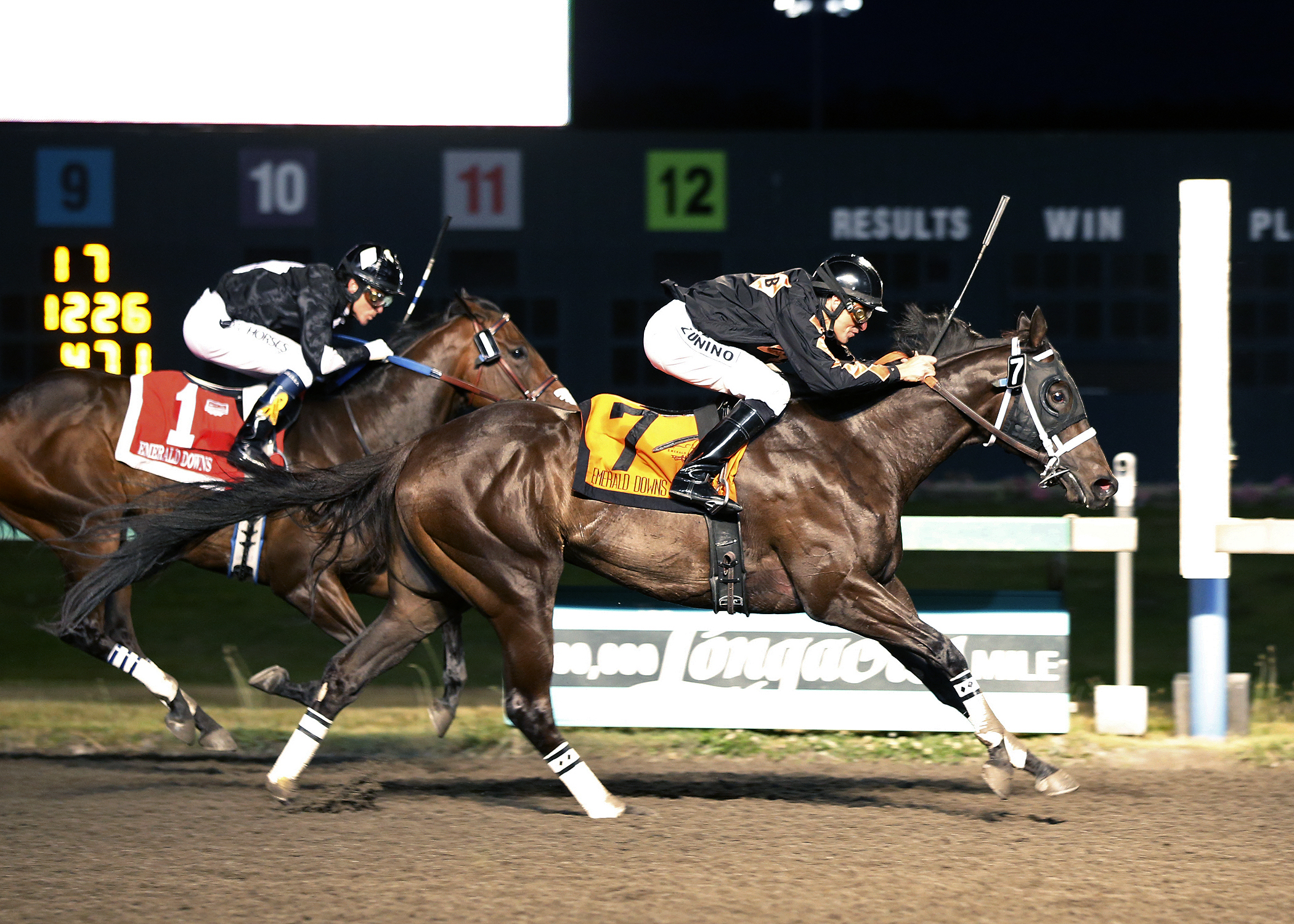 B C Z Middleton wins the 2016 Washington State Legislators Stakes