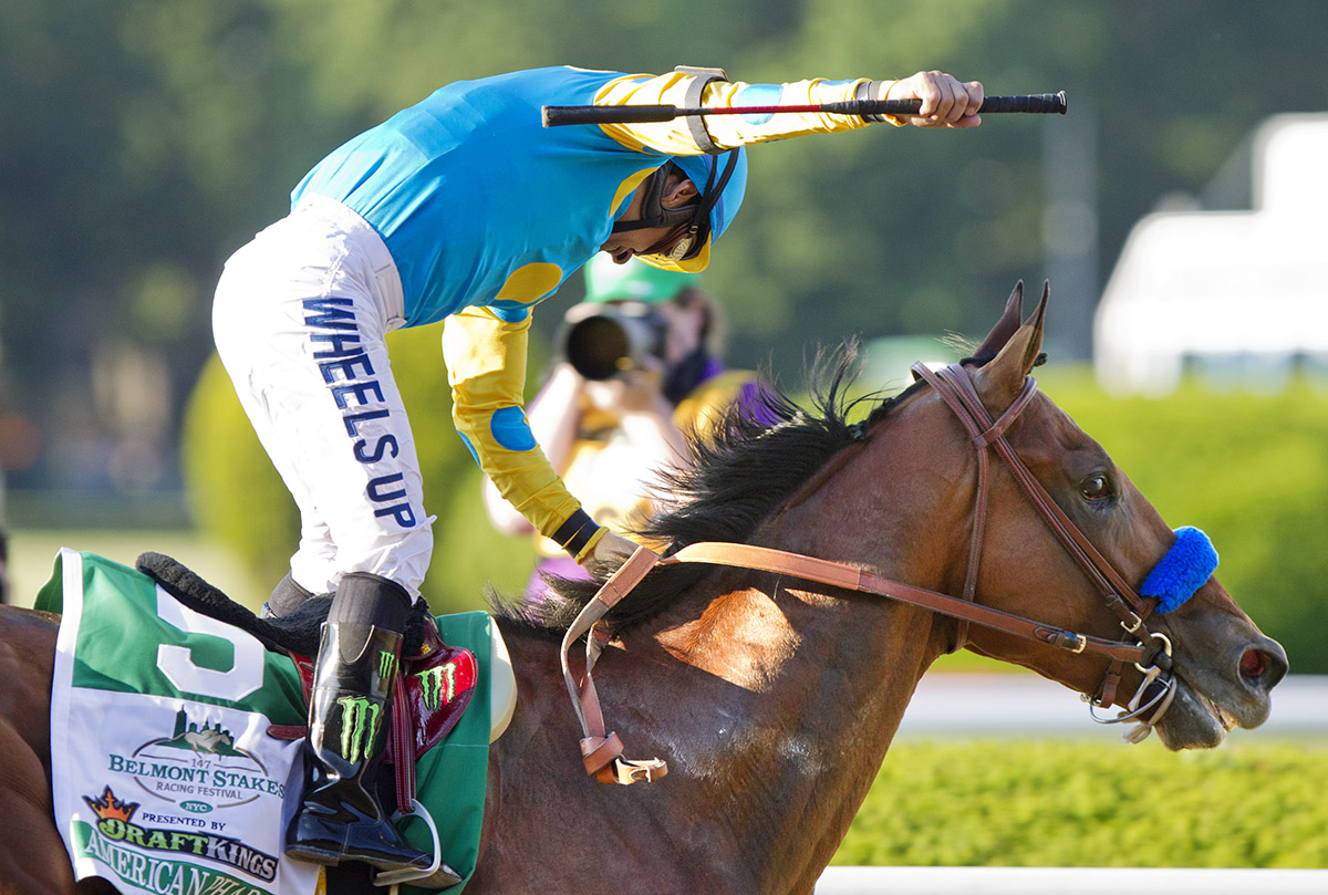 American Pharoah wins the 2015 Belmont Stakes