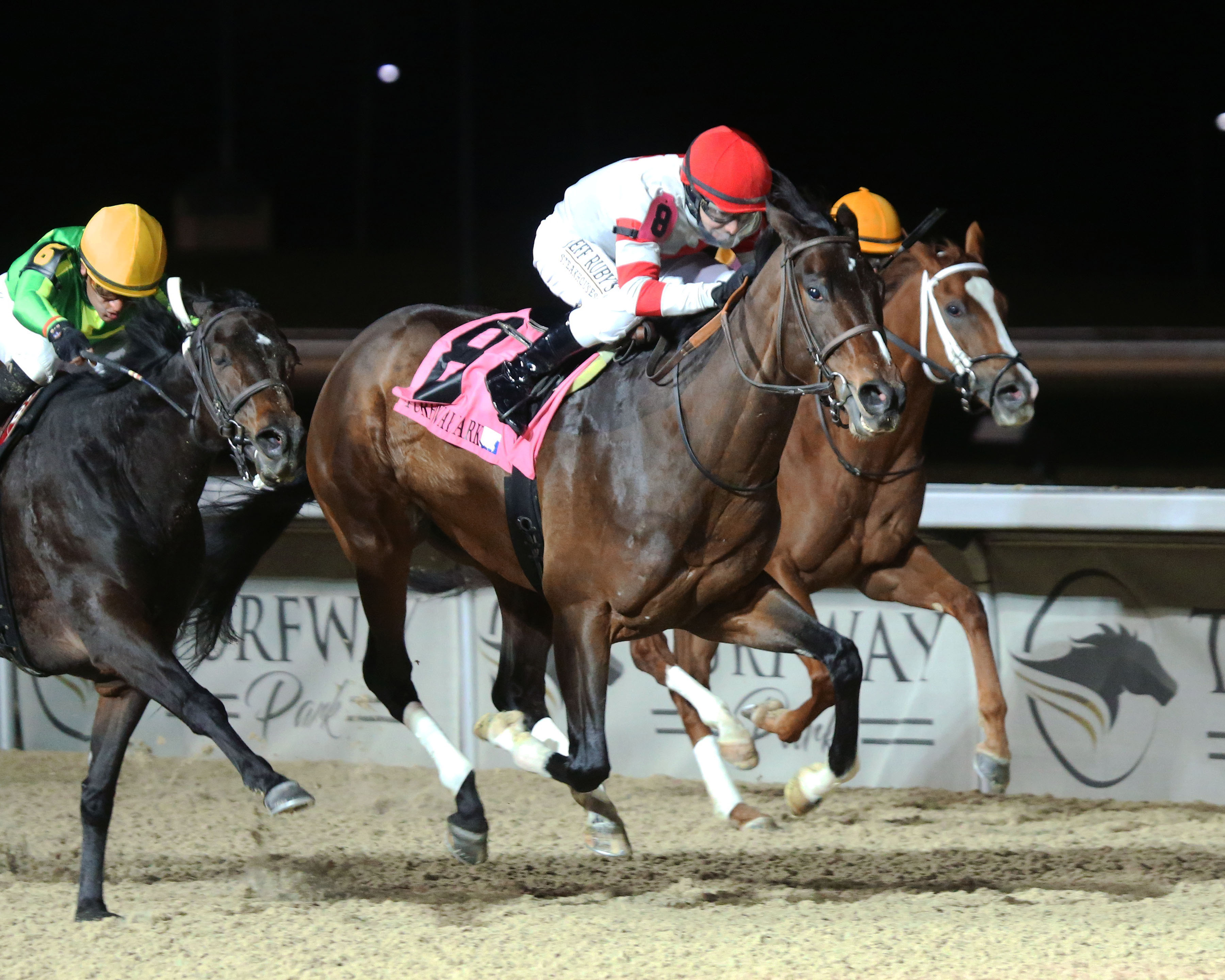 Bullseye Beauty wins Holiday Inaugural 12-4-21