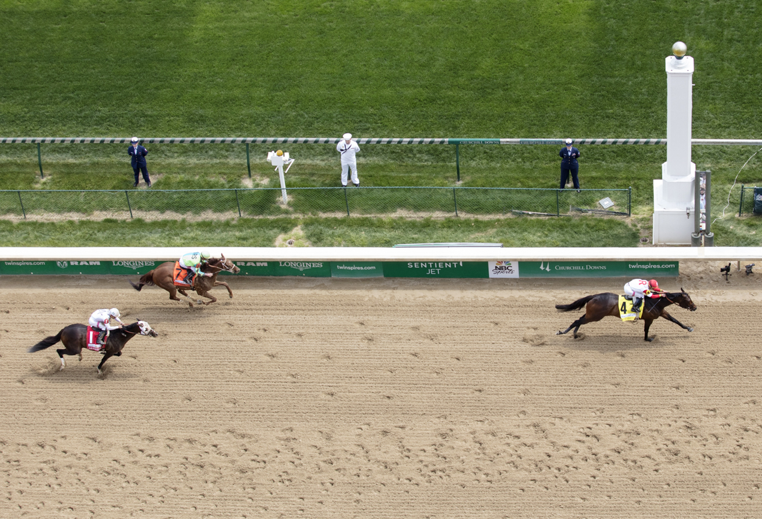 Backyard Heaven wins the 2018 Alysheba