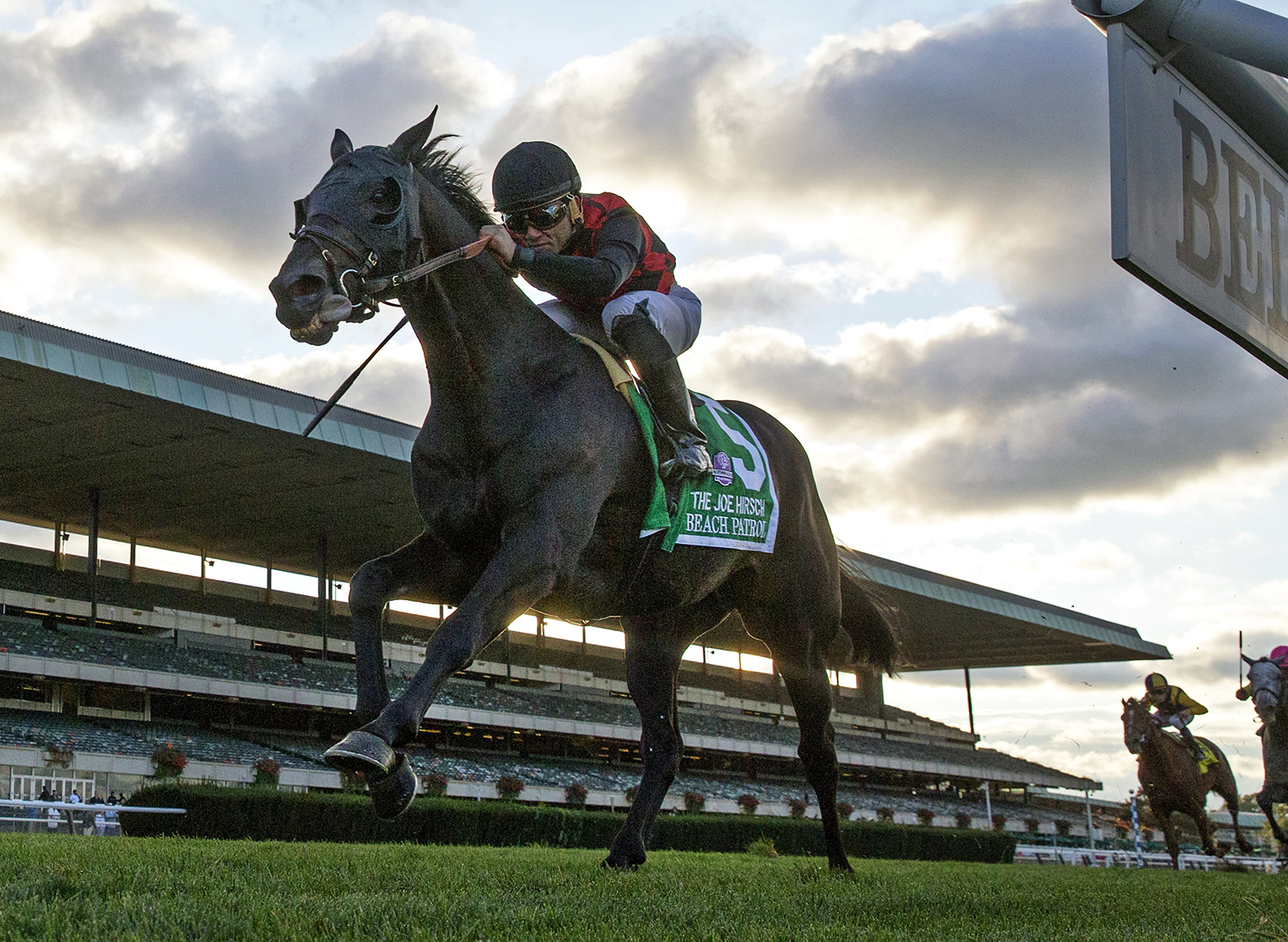 Beach Patrol wins the 2017 Joe Hirsch Turf Classic