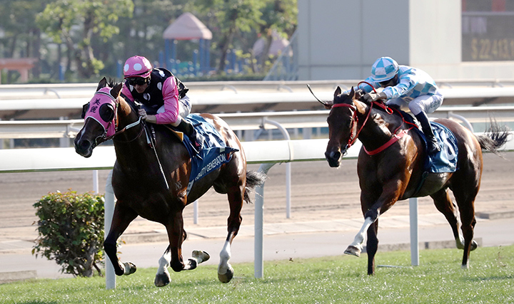Beauty Generation (left) wins the 2019 Stewards Cup at Sha Tin