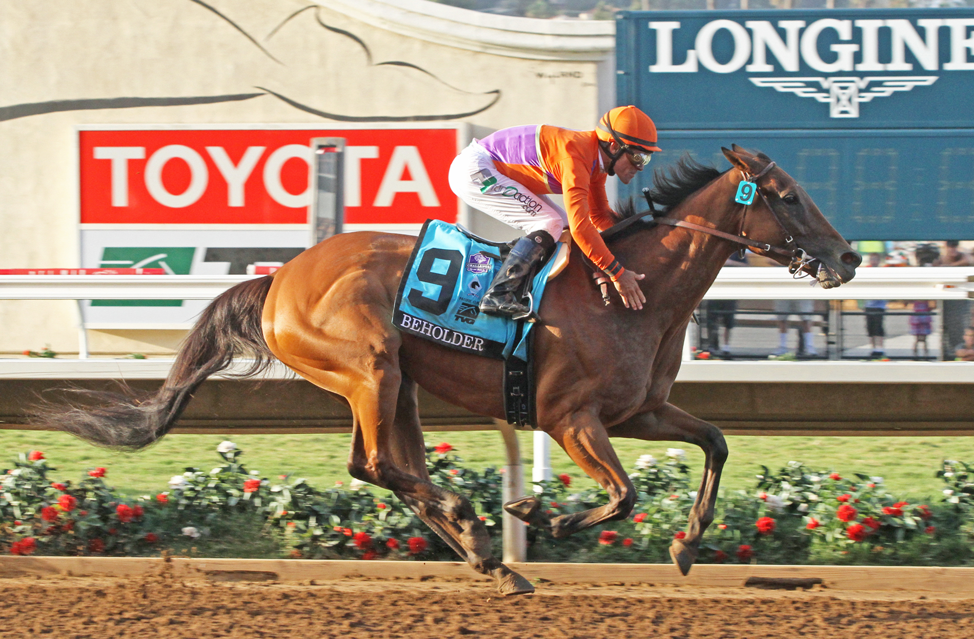 Beholder wins the 2015 Pacific Classic