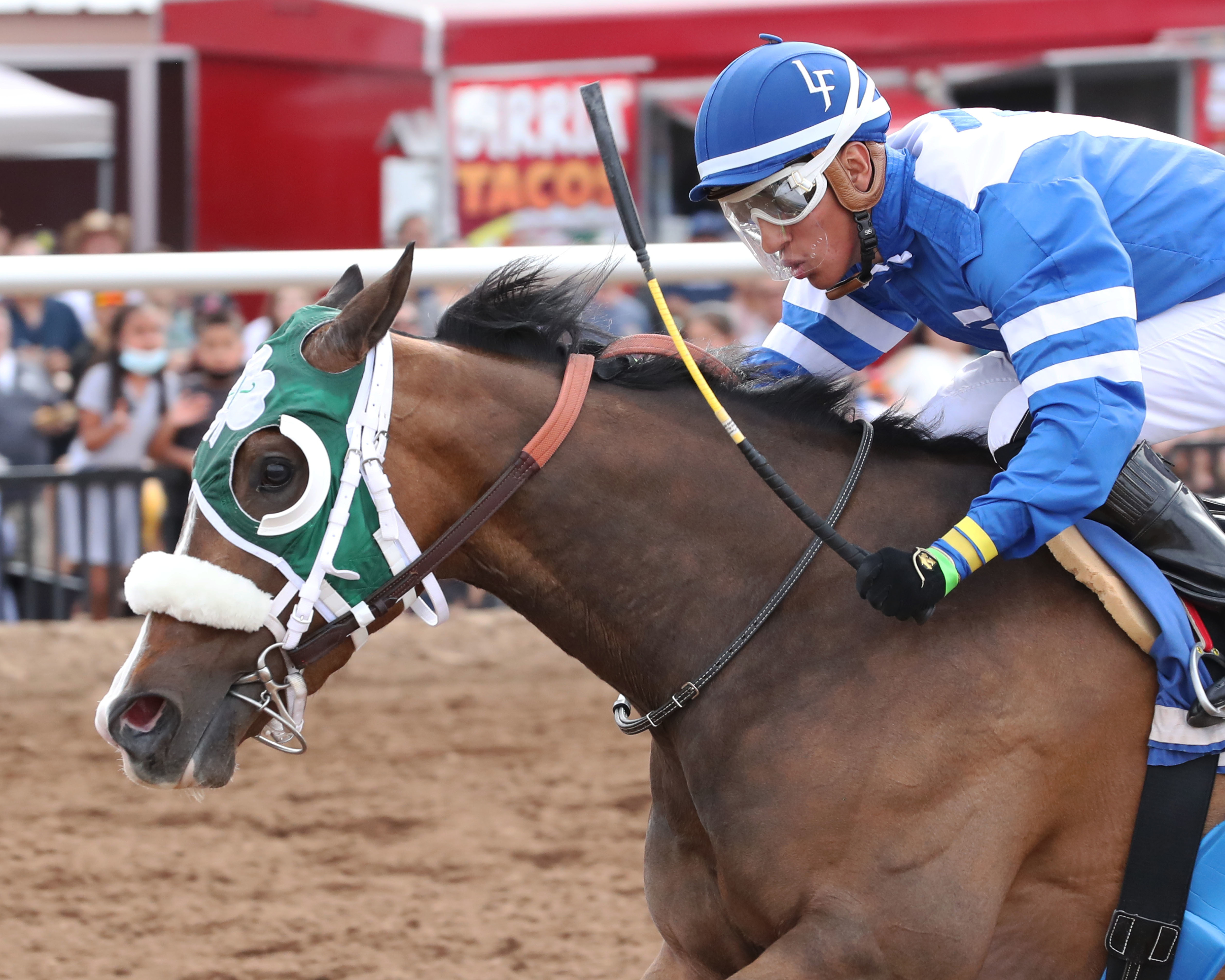 Bella Dona wins the New Mexico Breeders Oaks at Sunland March 27 2022