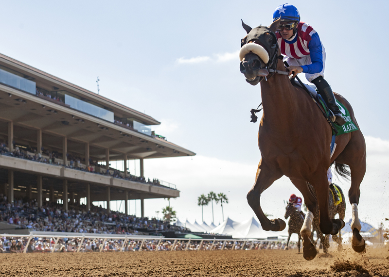 Bellafina wins the 2018 Del Mar Debutante
