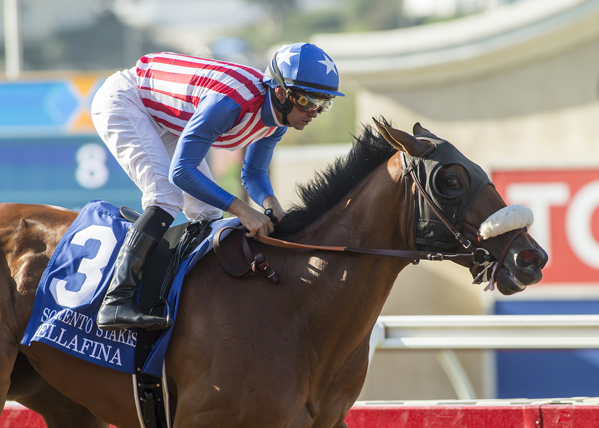 Bellafina wins the 2018 Sorrento Stakes