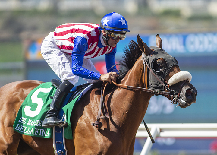 Bellafina wins the 2018 Del Mar Debutante