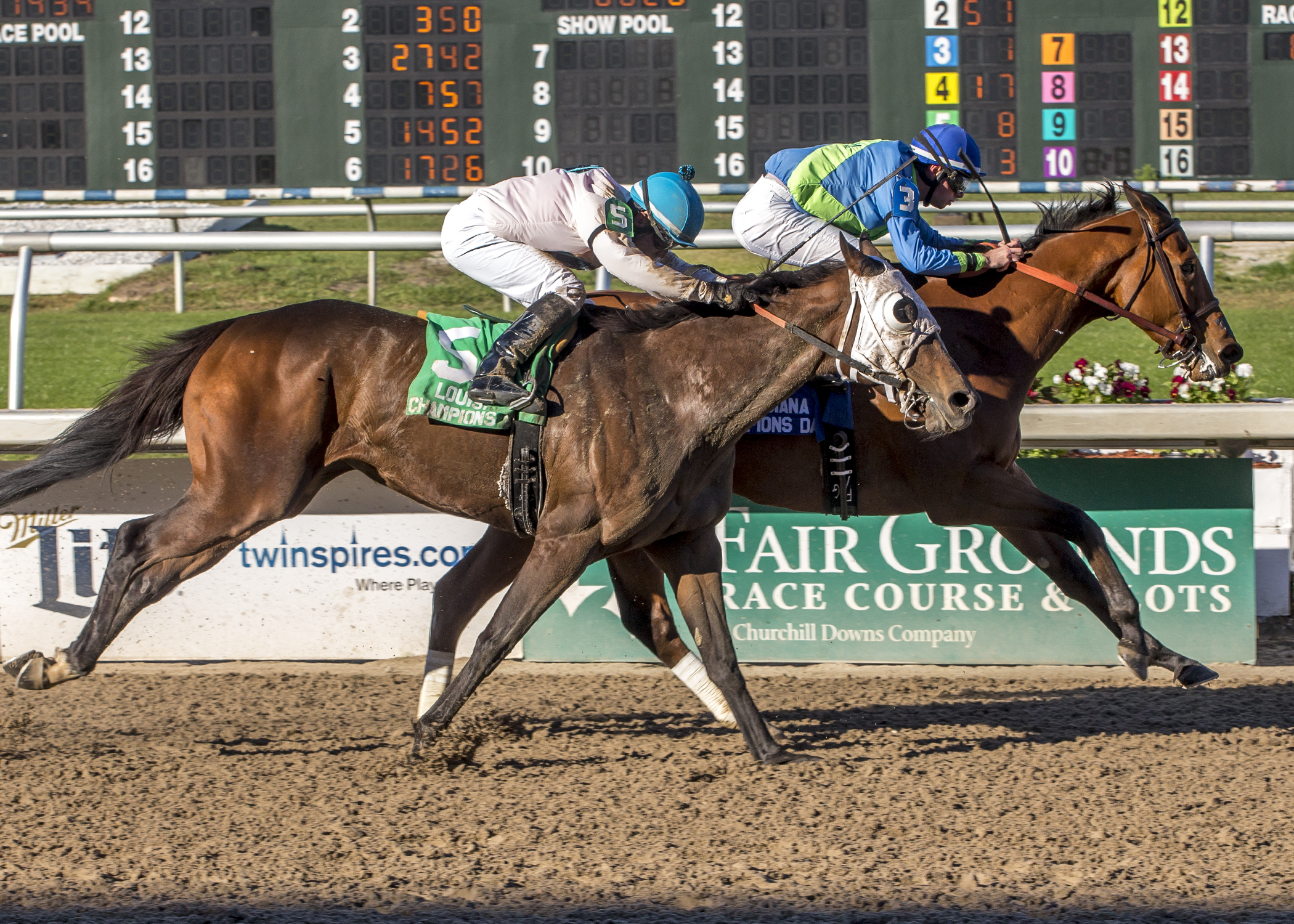Big World wins the 2016 Louisiana Champions Day Ladies