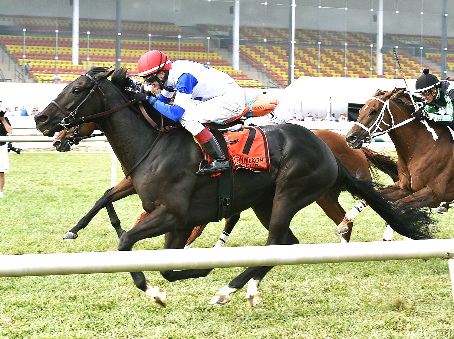 Blacktype wins the 2016 Commonwealth Turf Cup