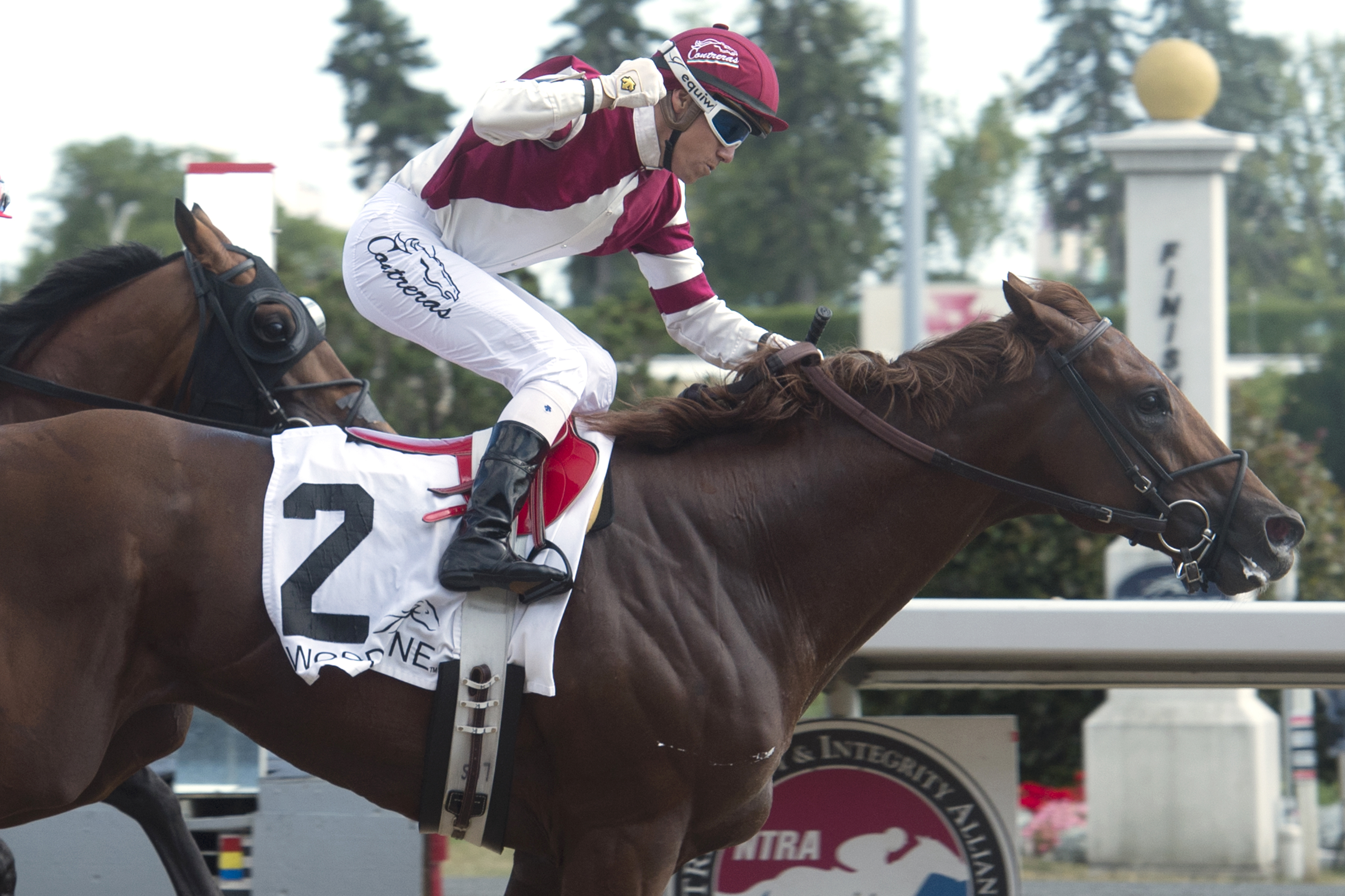 Breaking Lucky wins the Seagram Cup Stakes