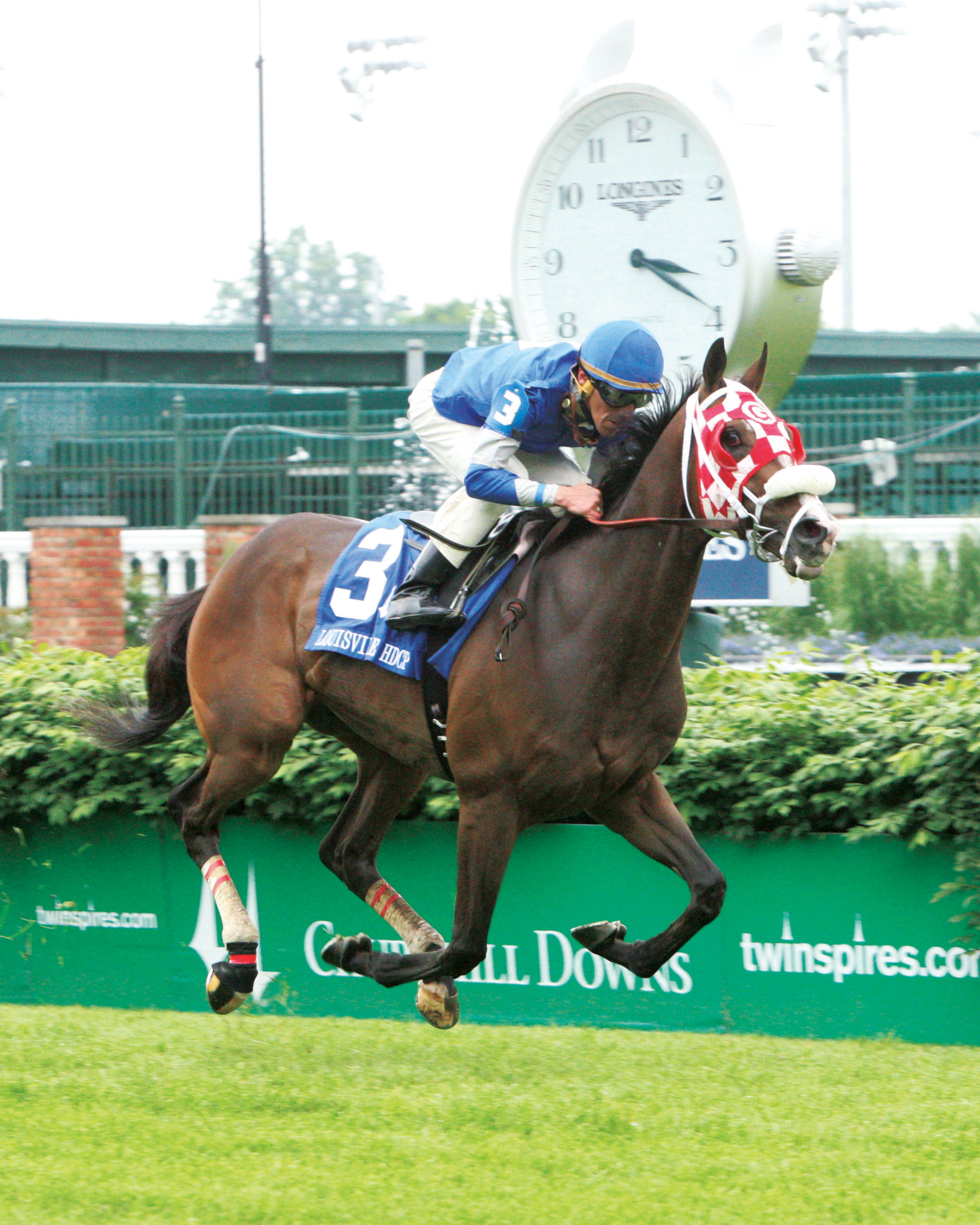 Bullards Alley wins the Louisville Handicap
