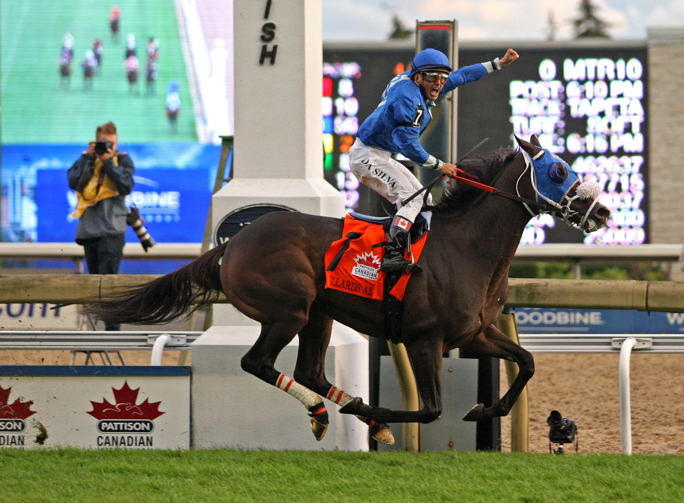 Bullards Alley wins the 2017 Canadian International_ESH