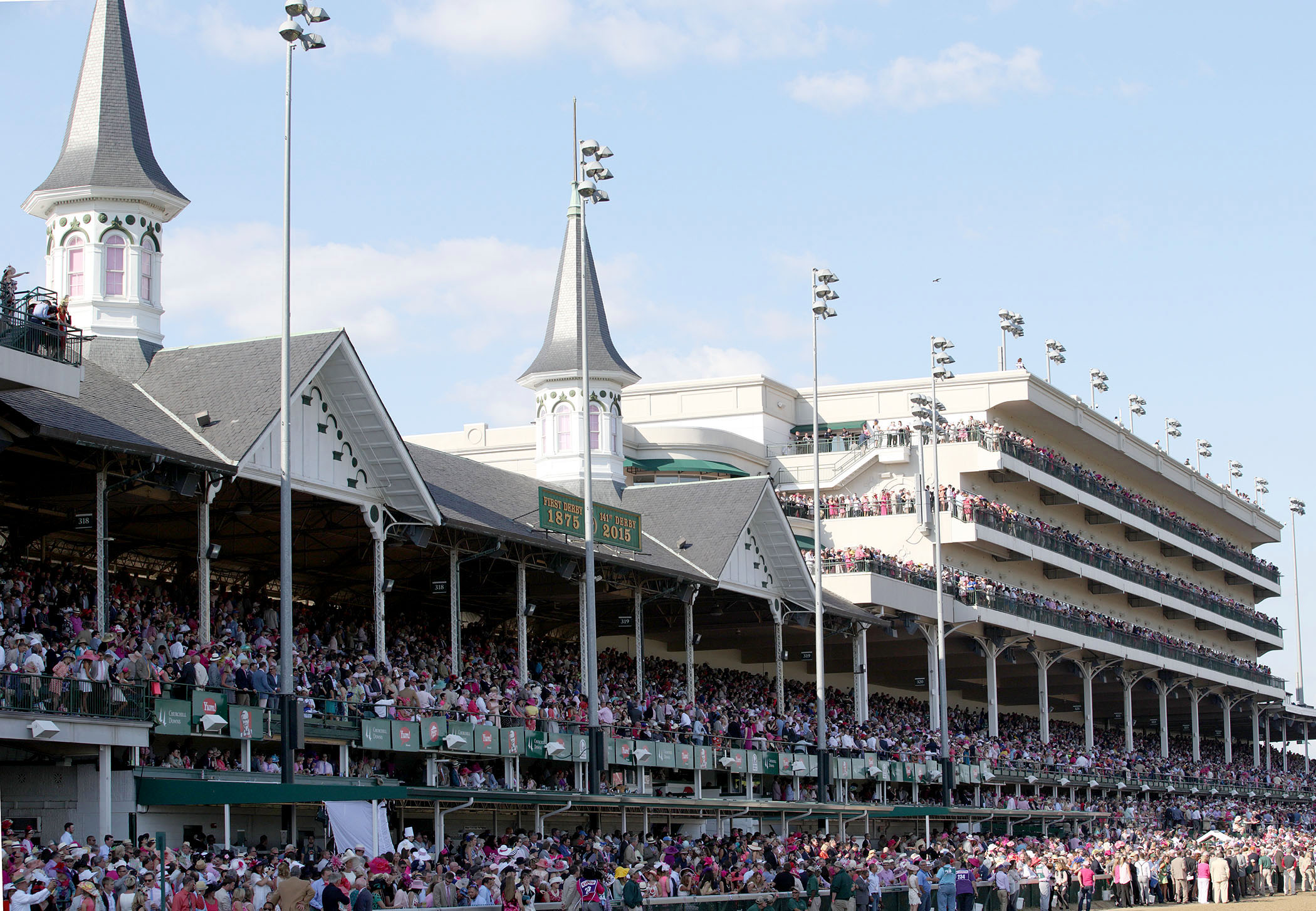 Churchill Downs crowd on Kentucky Oaks Day