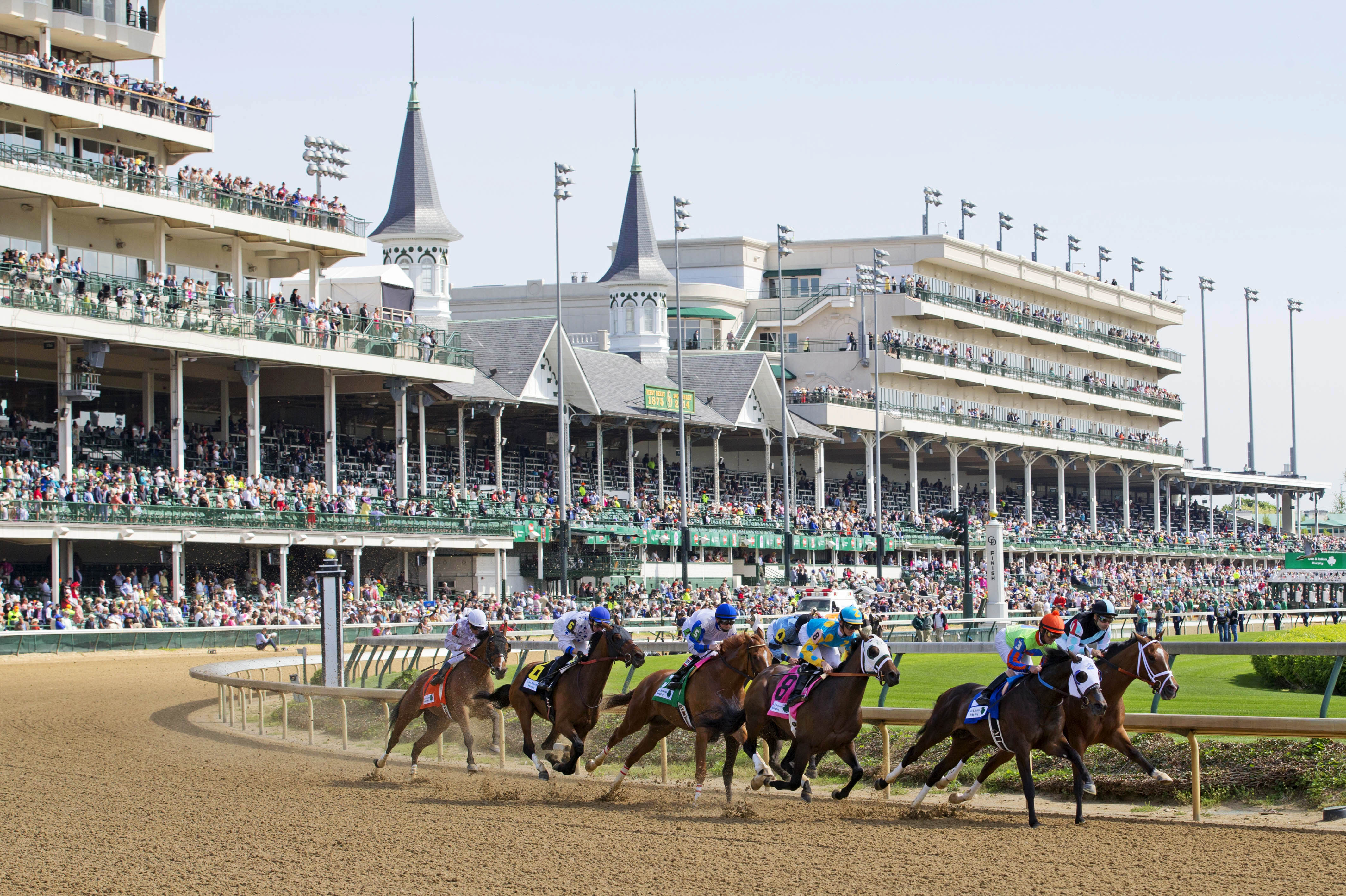 Dirt track race at Churchill Downs