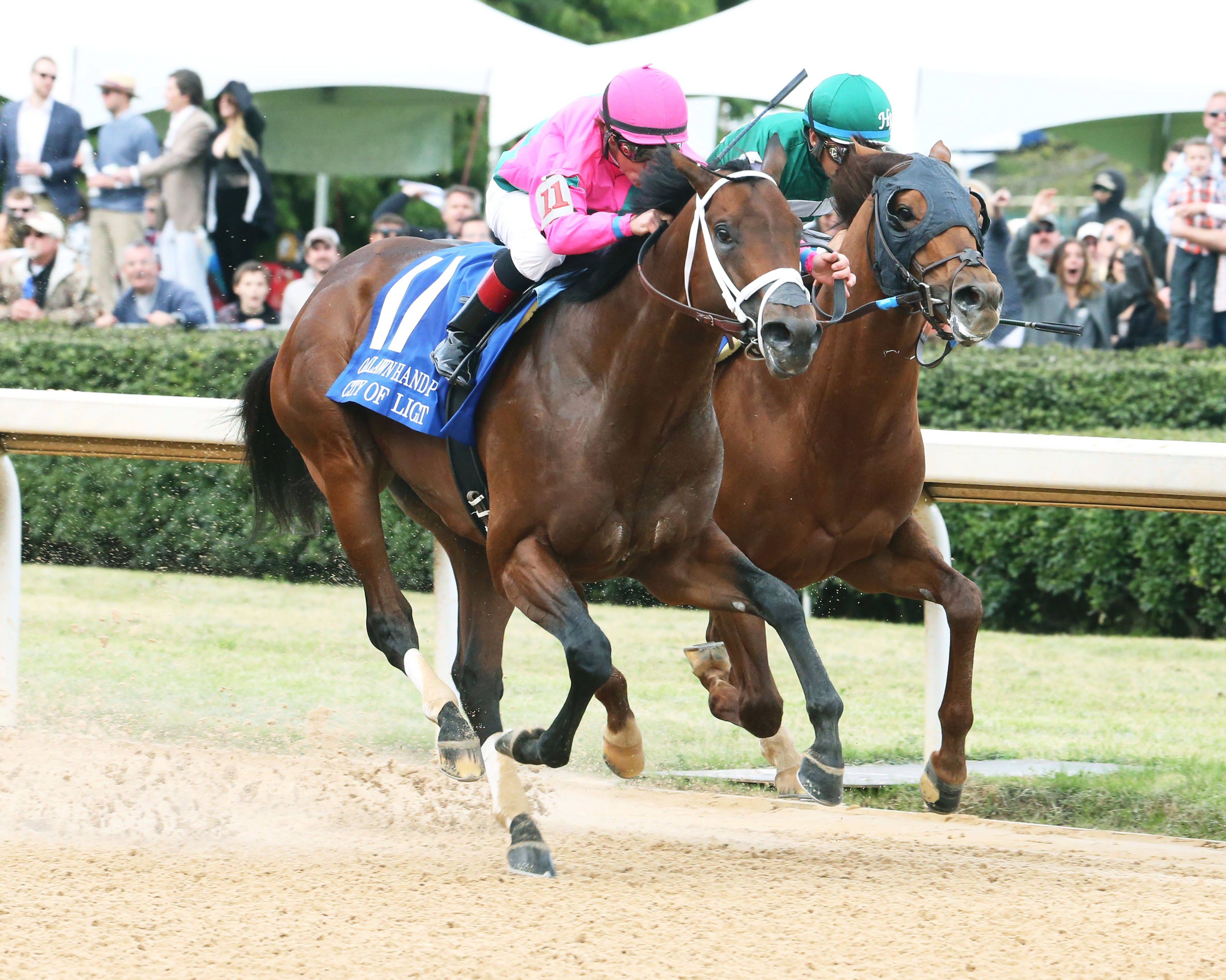 City of Light wins the 2018 Oaklawn Handicap