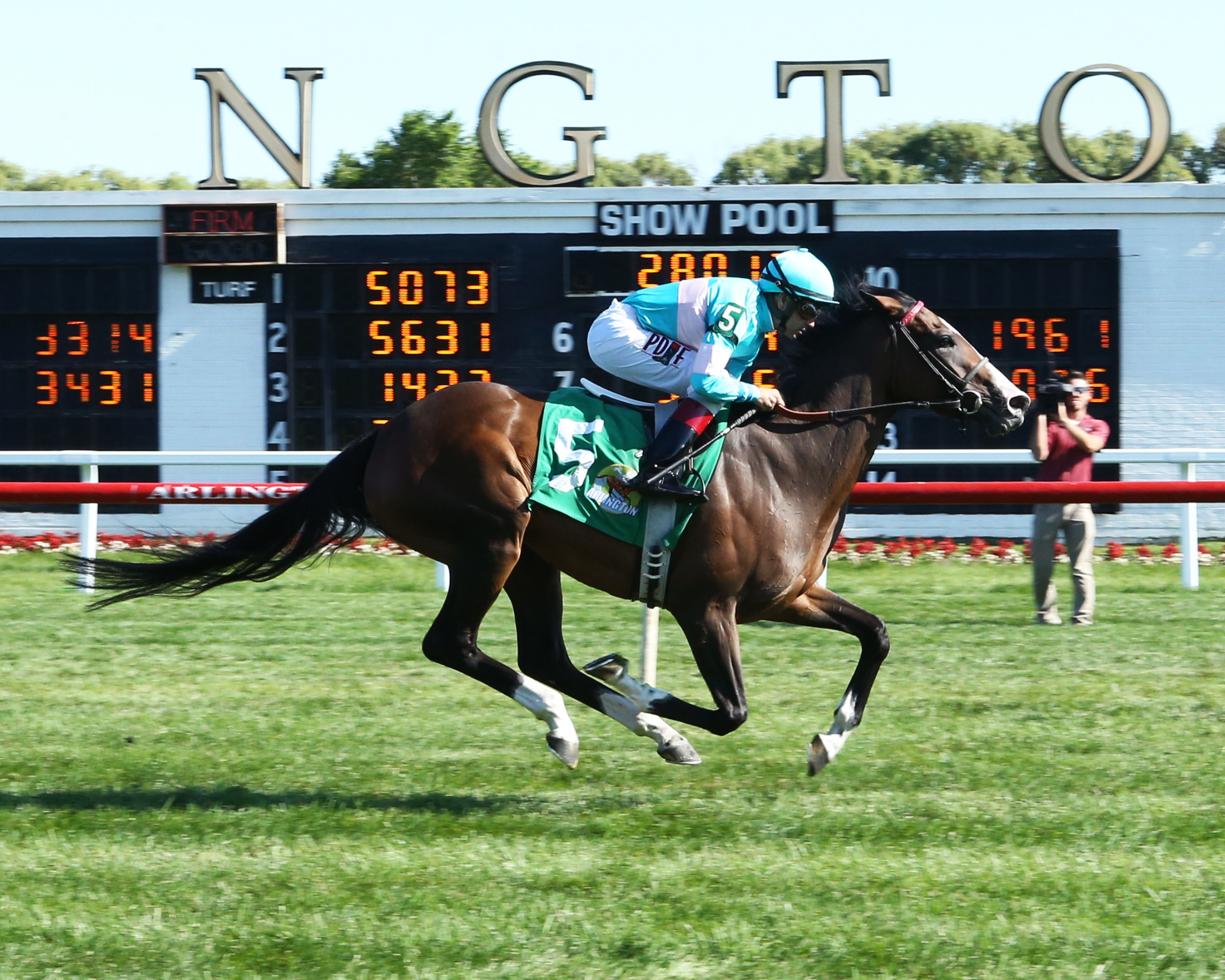 Colonia wins the 2018 Hatoof Stakes