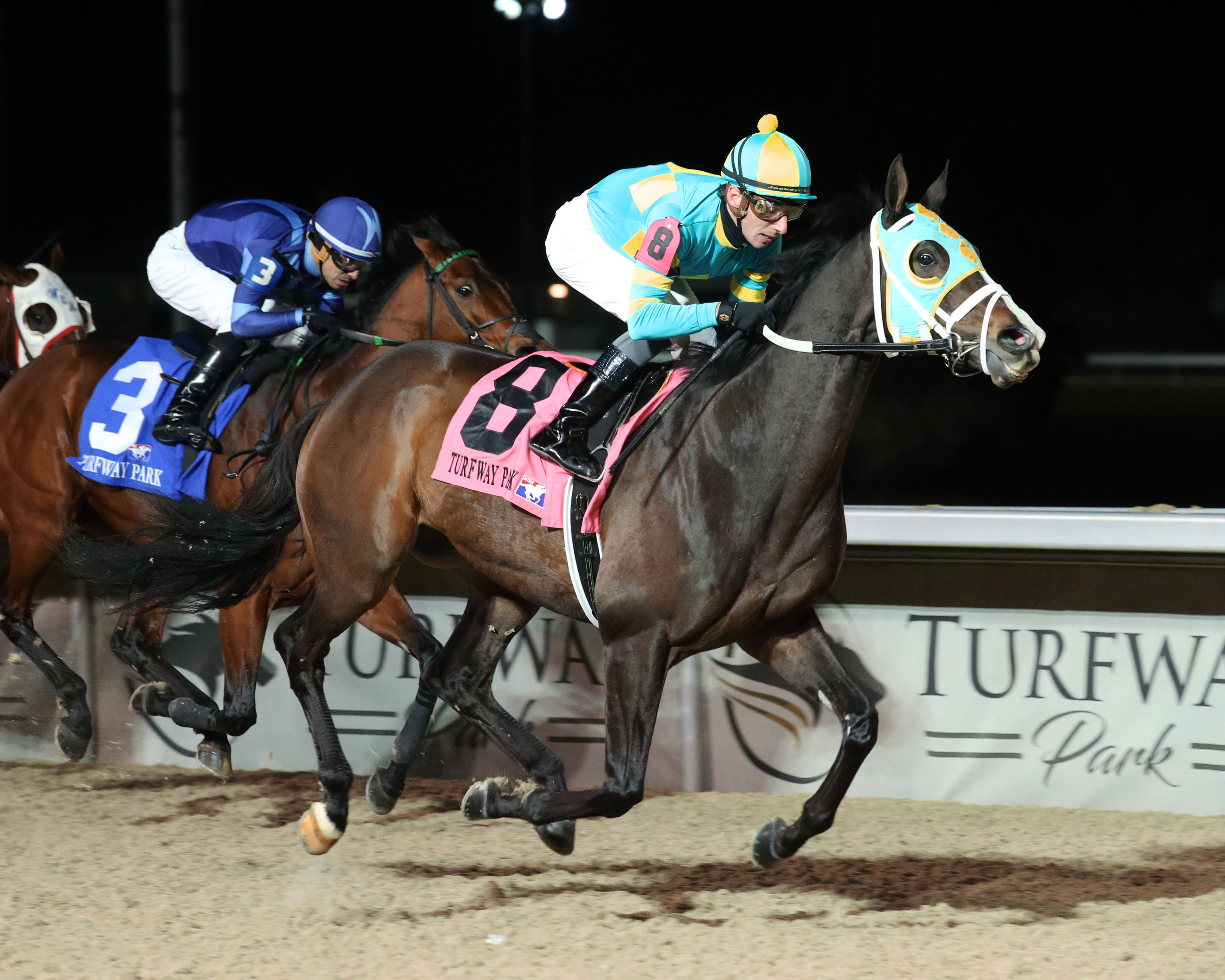 Cross Border wins the Prairie Bayou Stakes 12-18-2021