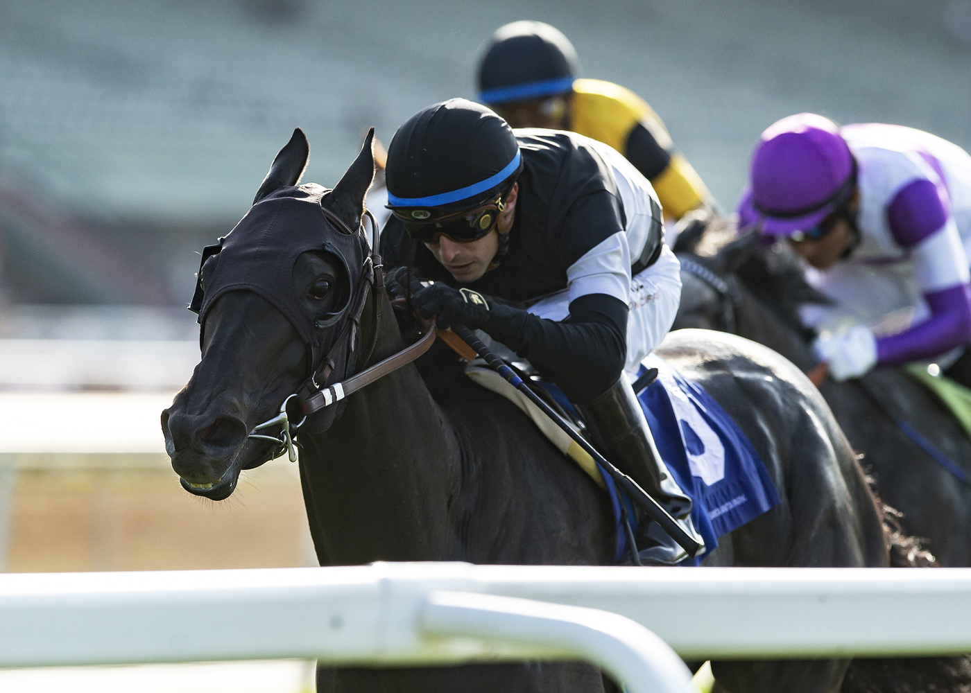 Canoodling wins Wilshire 5-1-2022