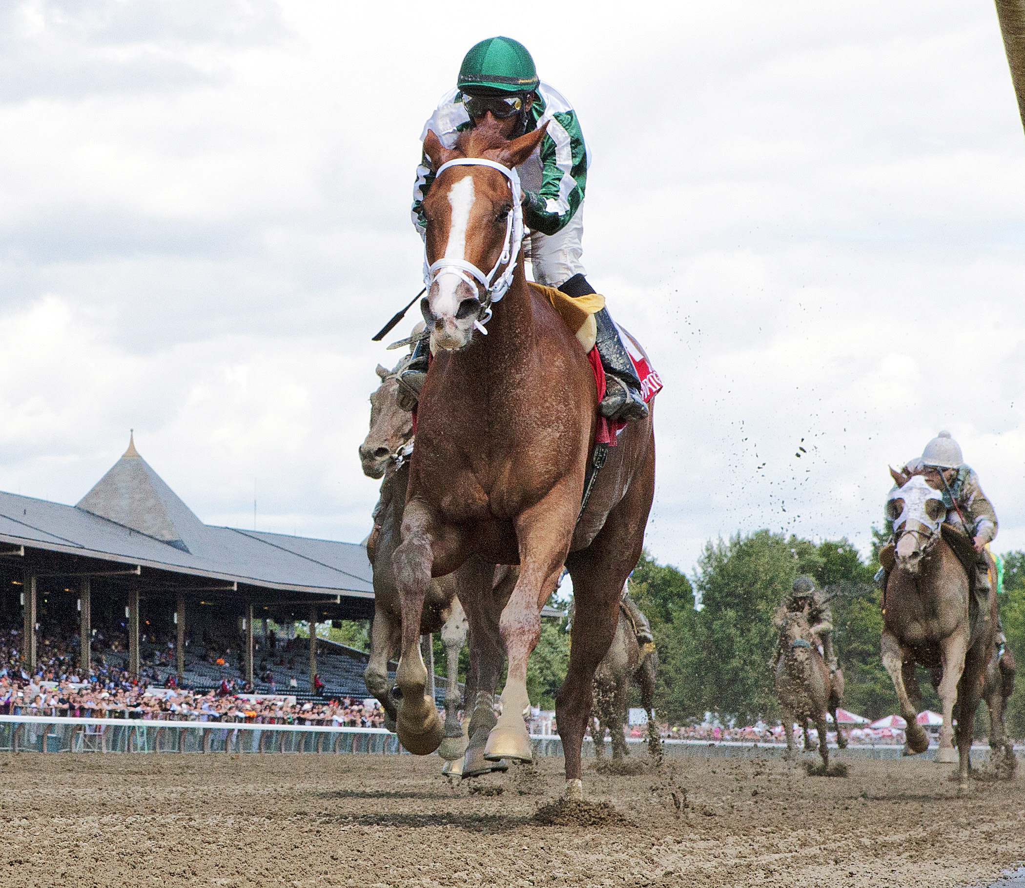 Carameaway wins the Saratoga Dew Stakes