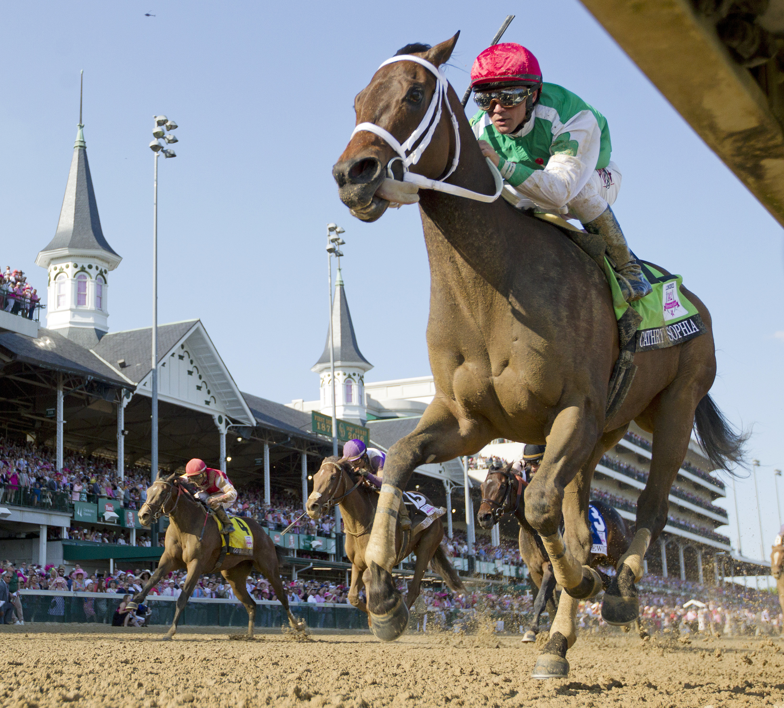 Cathryn Sophia wins the Kentucky Oaks
