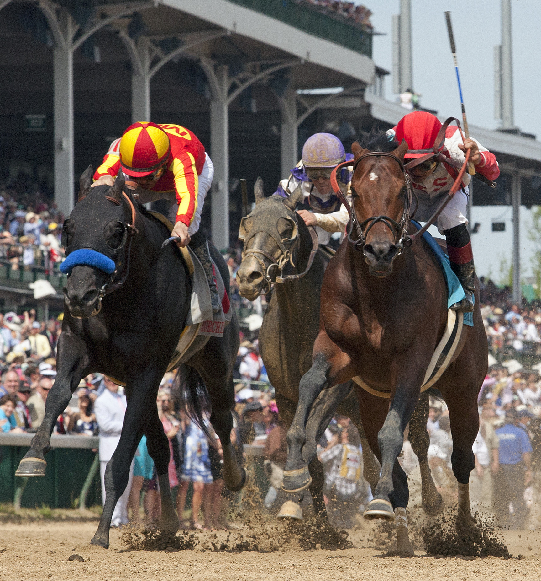 Central Banker wins the Churchill Downs Stakes