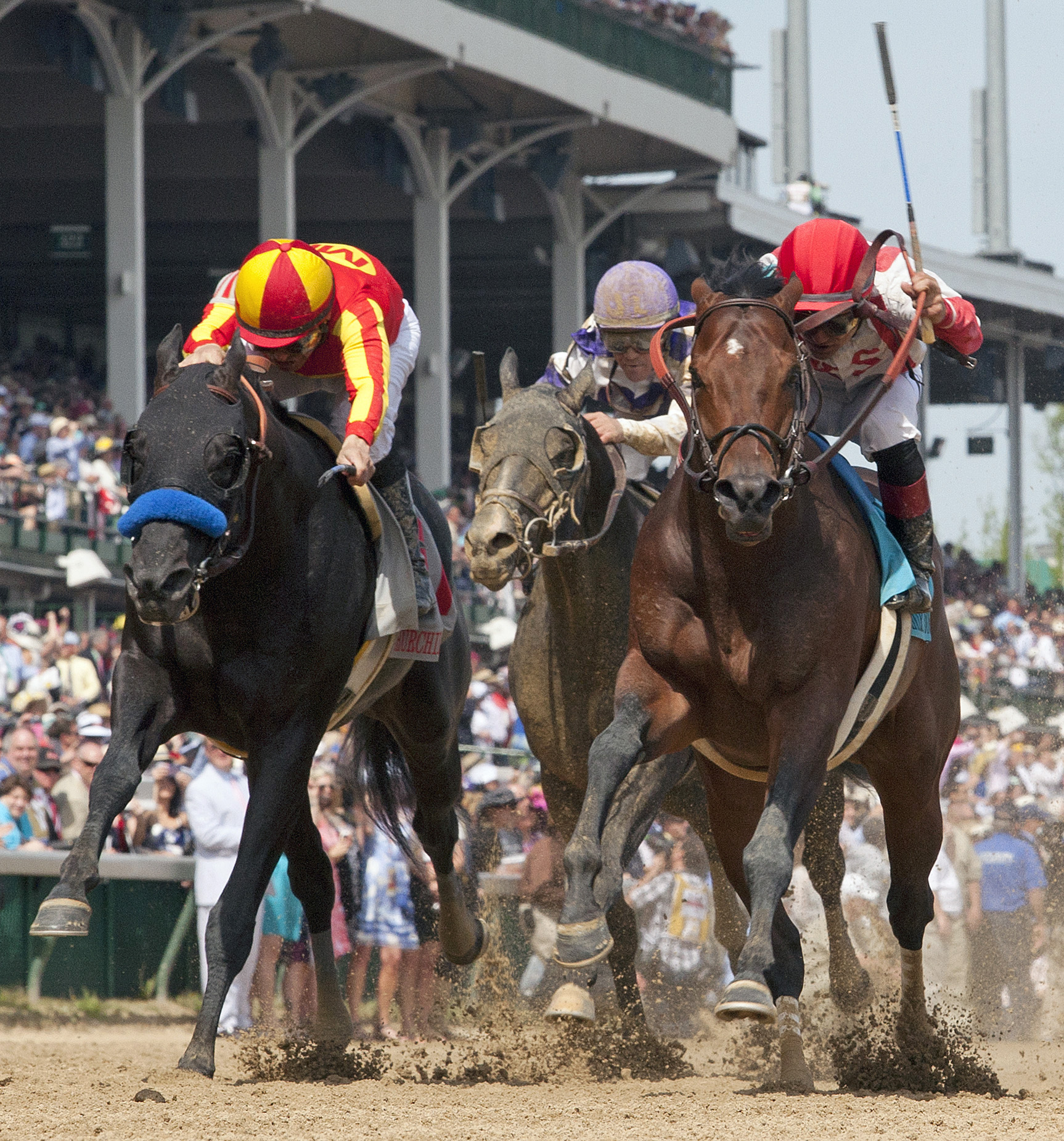 Shakin It Up finishes second to Central Banker in the Churchill Downs Stakes