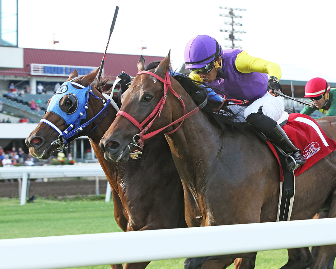 Cinco Star (right) wins the 2020 Ralph Strangis Stakes at Canterbury