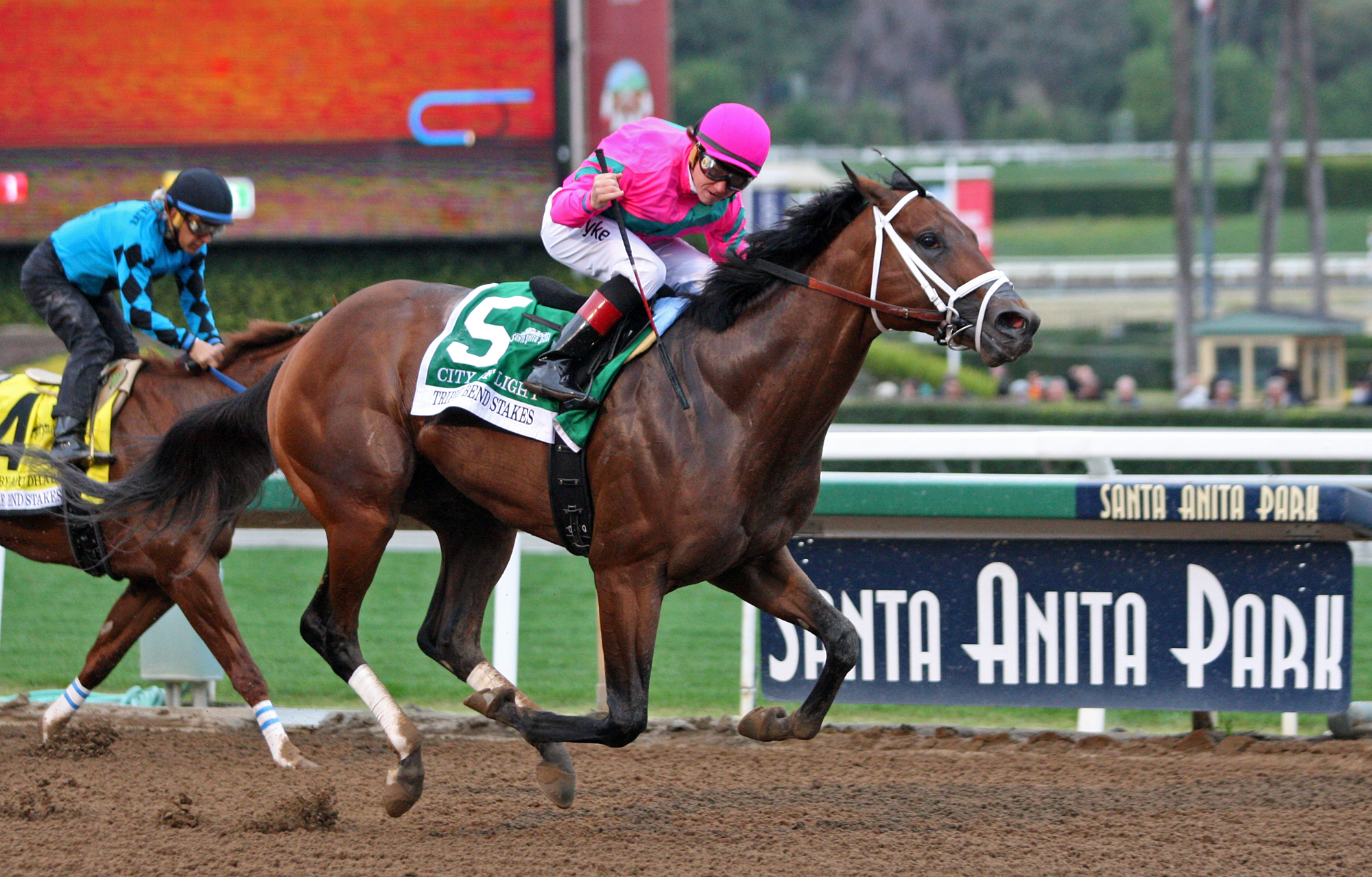 City of Light wins the 2018 Triple Bend Stakes