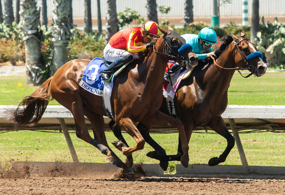 Classier (inside) beats Defunded to win the 2021 Los Alamitos Derby