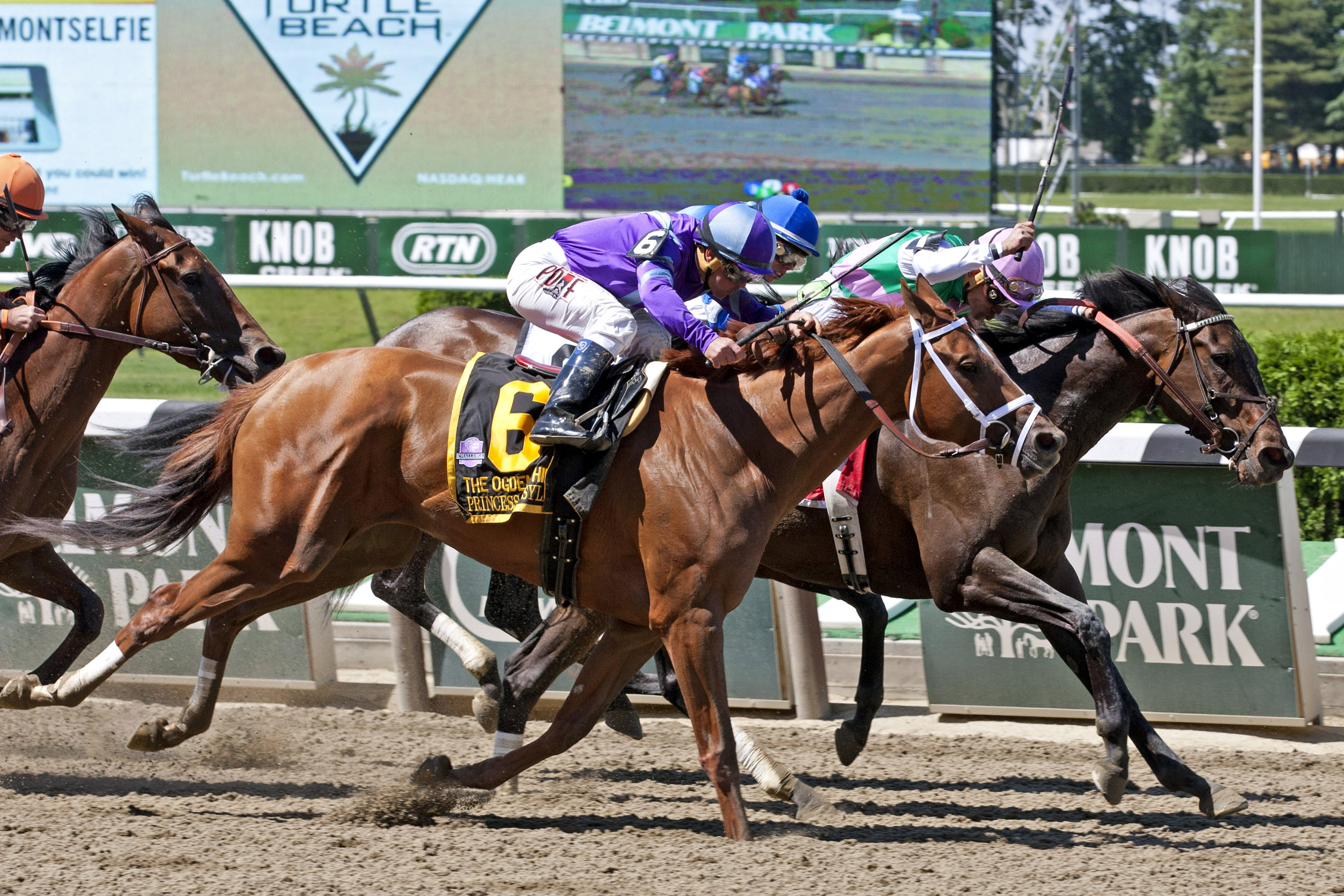 Princess of Sylmar lost to Close Hatches in the Ogden Phipps