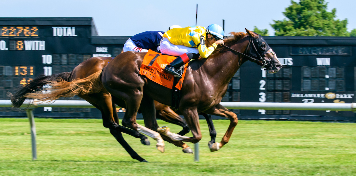 Eons wins the 2019 Kent Stakes