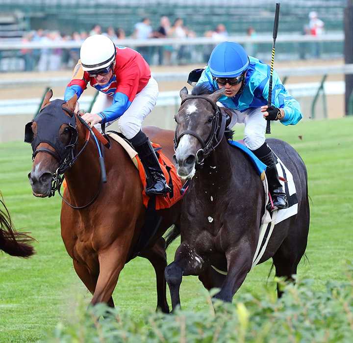Dalika (right) wins a June 15, 2019, allowance at Churchill Downs