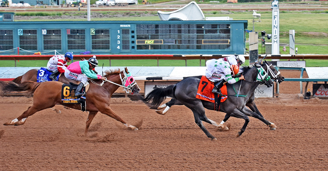 Danjer (inside) wins the 2021 All American Gold Cup at Ruidoso Downs