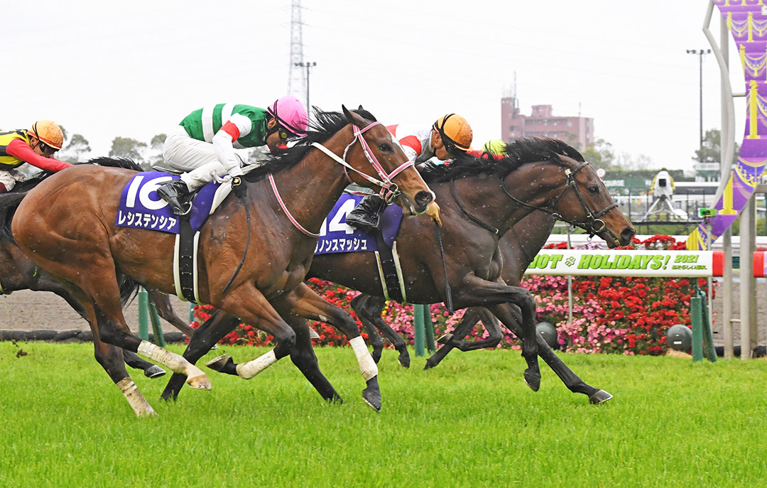 Danon Smash wins the 2021 Takamatsunomiya Kinen Stakes at Chukyo Racecourse