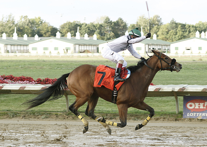 Diamond Dust wins the 2018 Juvenile Stakes at ThistleDown
