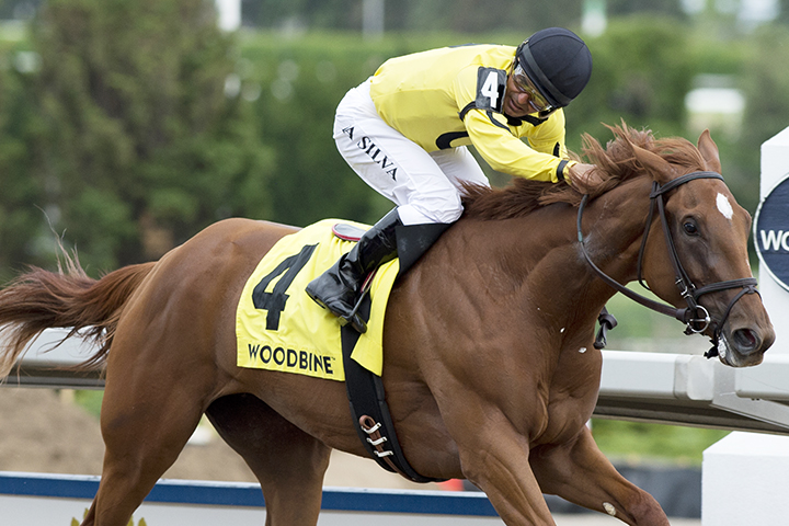 Dixie Moon wins the 2018 Woodbine Oaks