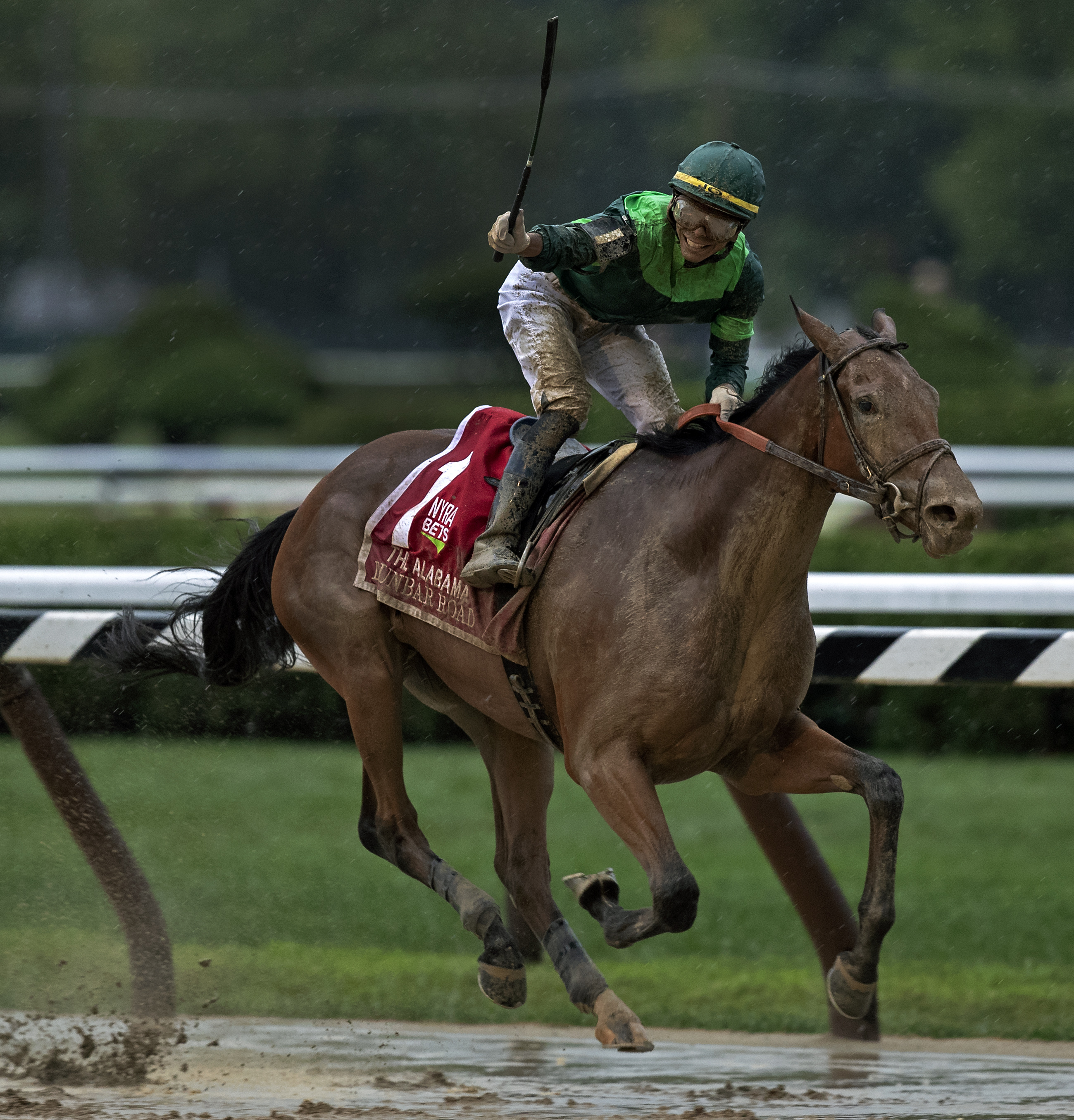 Dunbar Road wins the 2019 Alabama Stakes