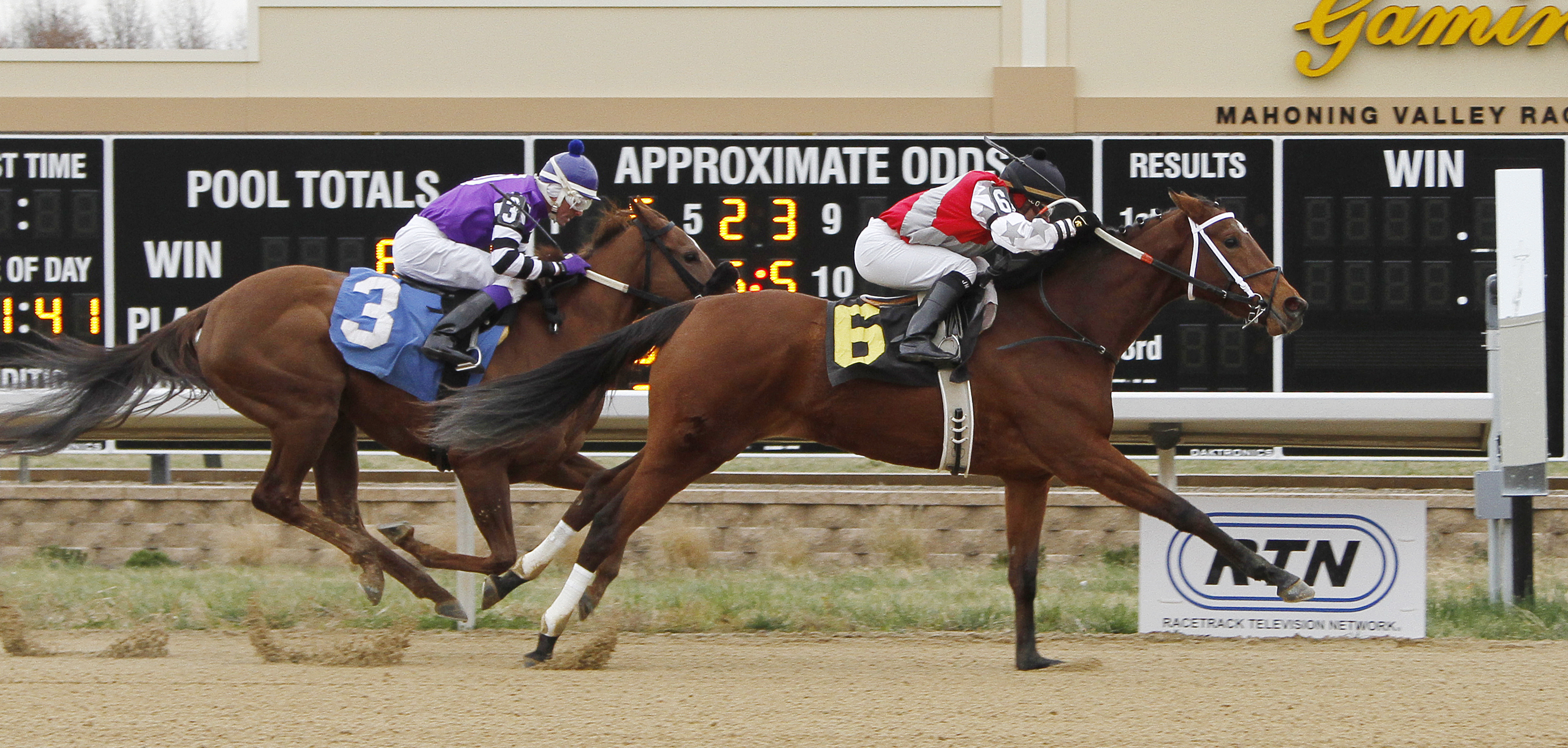 Ebby wins the 2015 Glacial Princess Stakes