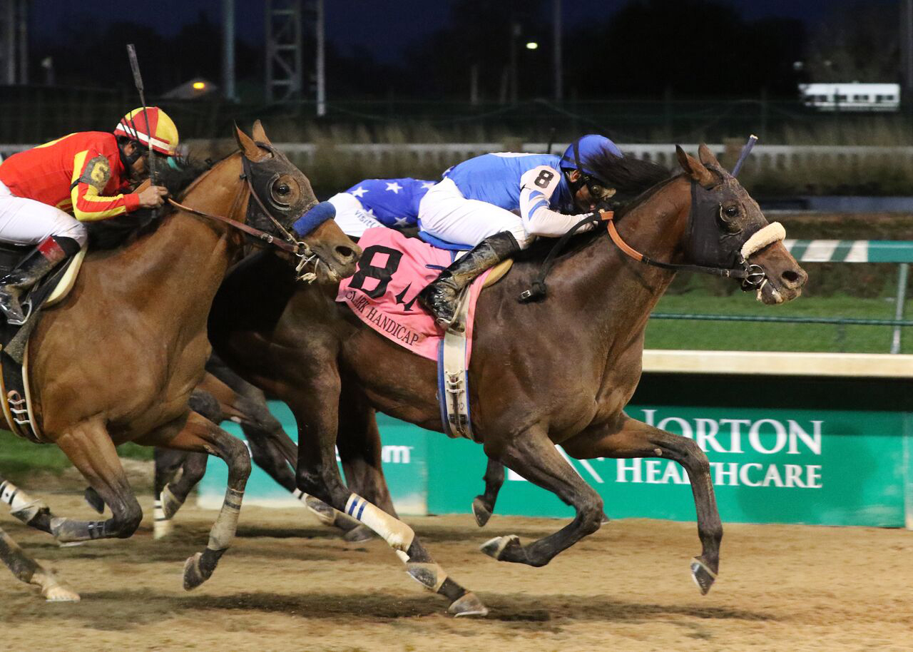Effinex wins the Clark Handicap