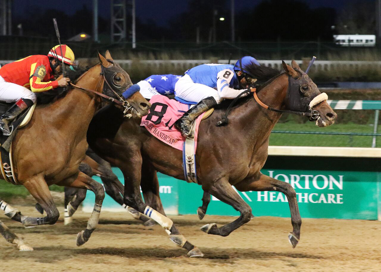 Effinex wins the 2015 Clark Handicap