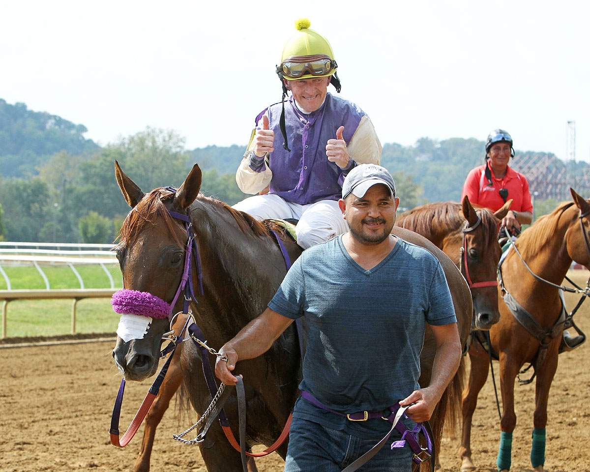 Perry Ouzts wins No. 7000 aboard Emmy-s Candy